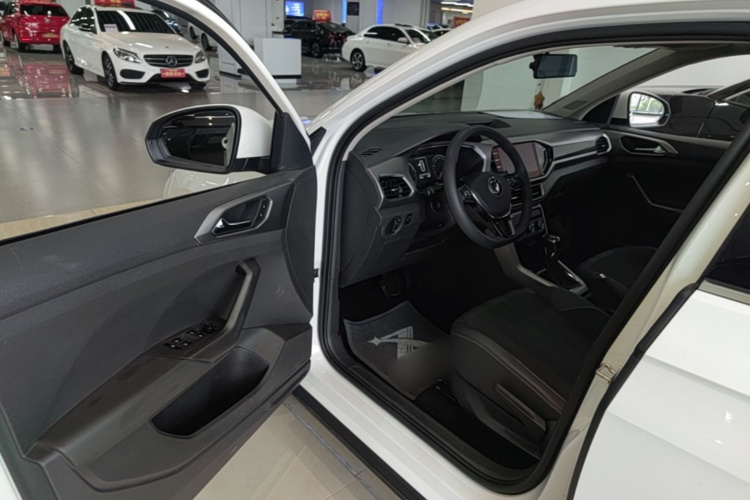 Volkswagen T-Cross 2021 изображение автомобиля #12