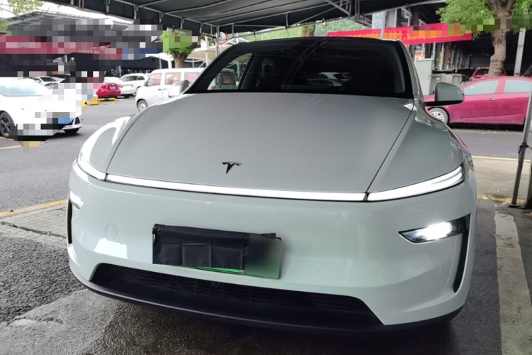 Tesla Model Y 2025 #3 Tesla Model Y 2025 car image #3