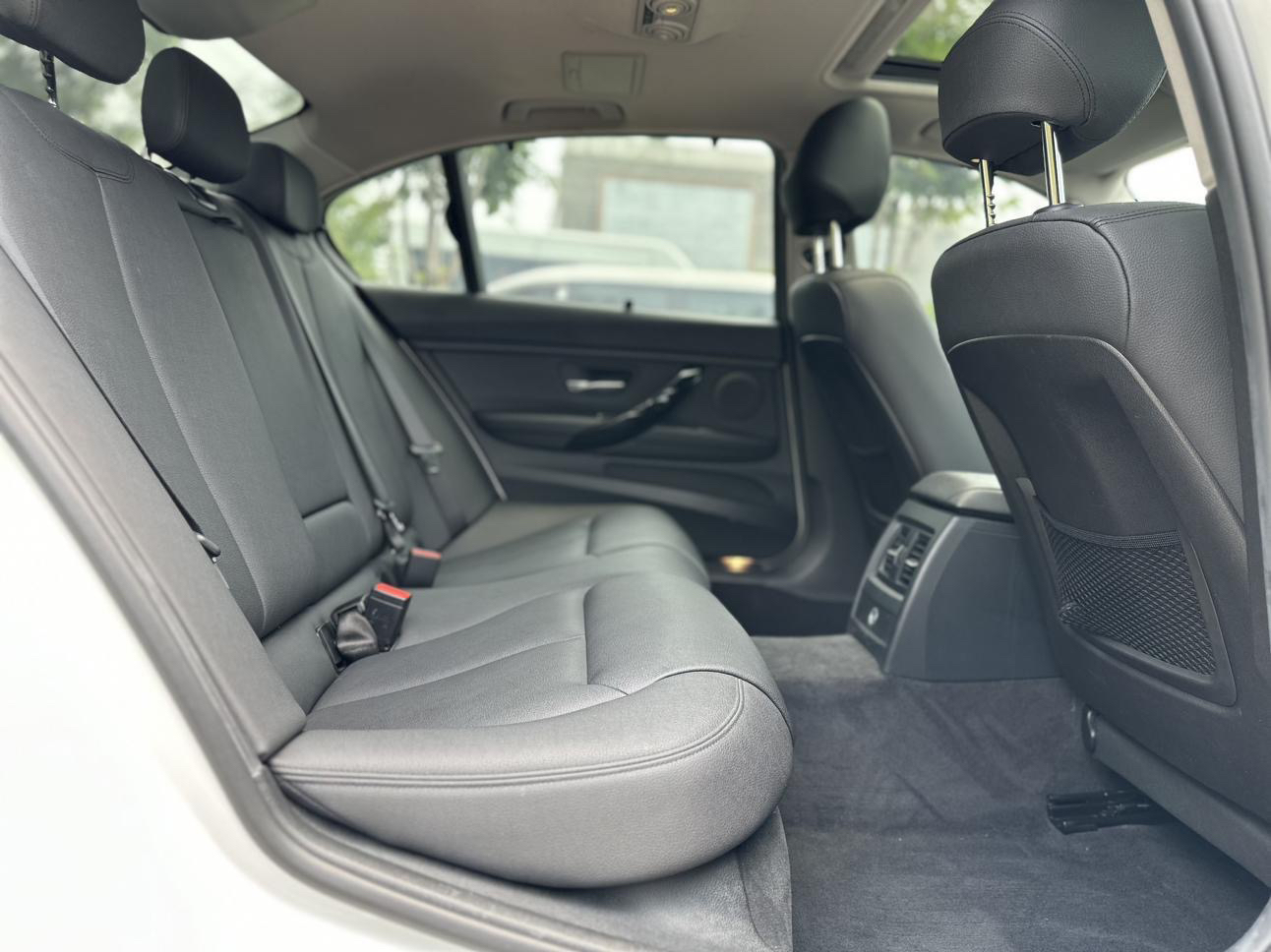 BMW 3 Series 2017 #9 BMW 3 Series 2017 car image #9