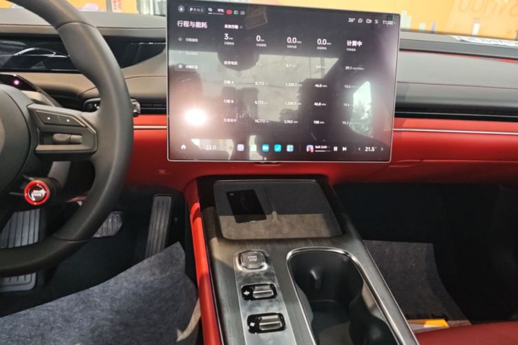 MI SU7 2025 immagine di auto #17