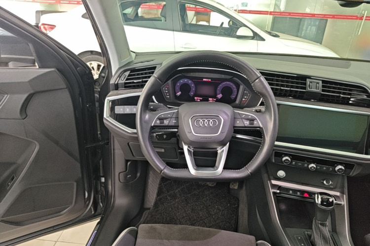 Audi Q3 2019 #15 Audi Q3 2019 car image #15