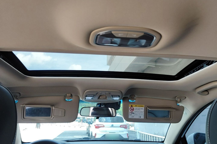 GEELY Emgrand 2019 #20 GEELY Emgrand 2019 car image #20