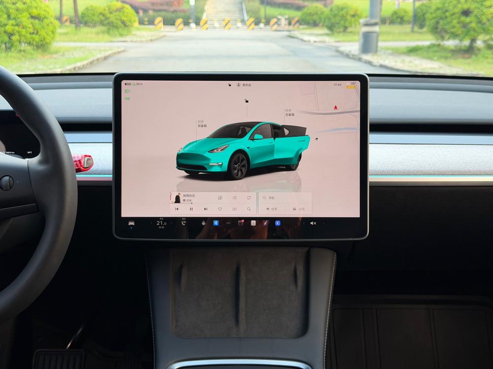 Tesla Model Y 2024 #9 Tesla Model Y 2024 car image #9