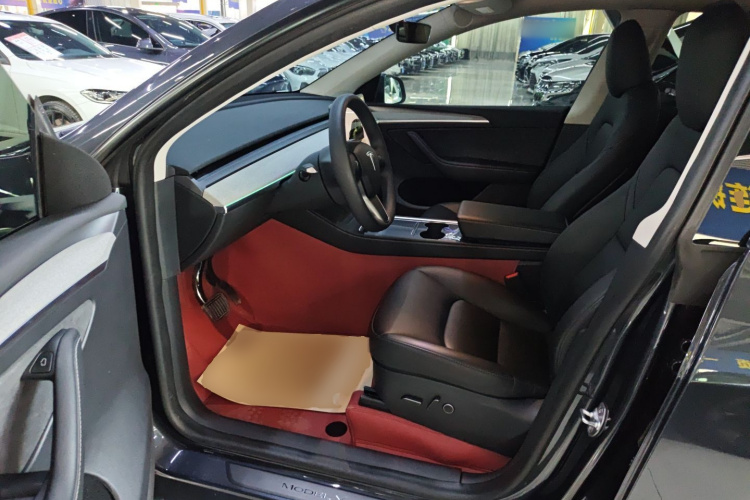 Tesla Model Y 2024 car image #16
