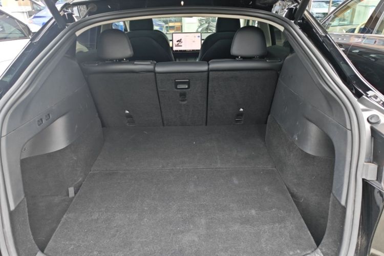 Tesla Model Y 2022 car image #19