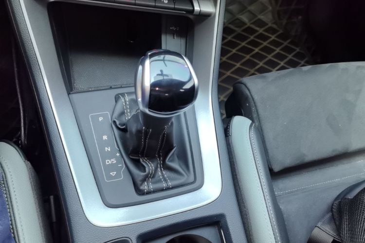 Audi Q3 2023 car image #19