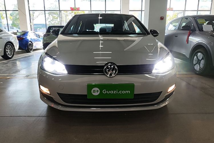 Volkswagen Golf 2017 car image #3