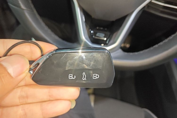 Volkswagen Golf 2023 car image #9