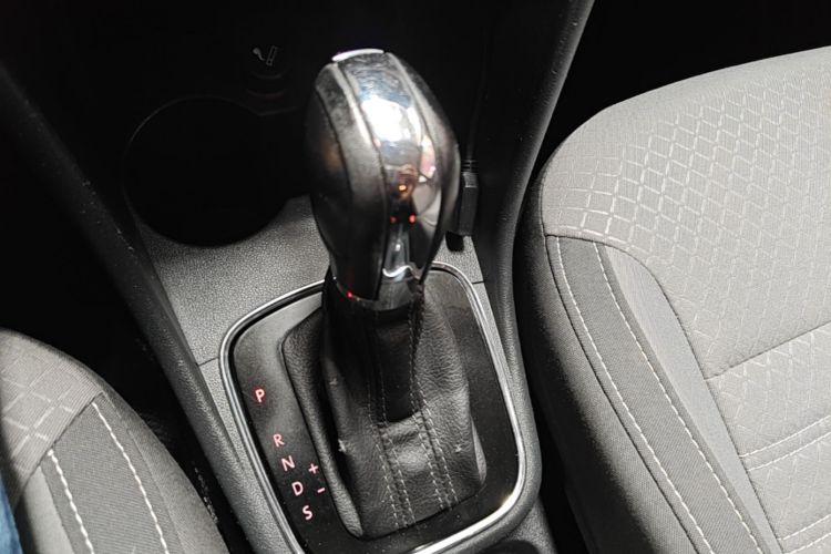 Volkswagen Polo 2015 car image #14