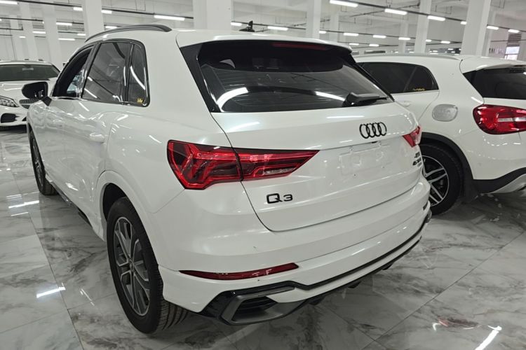 Audi Q3 2023 car image #5