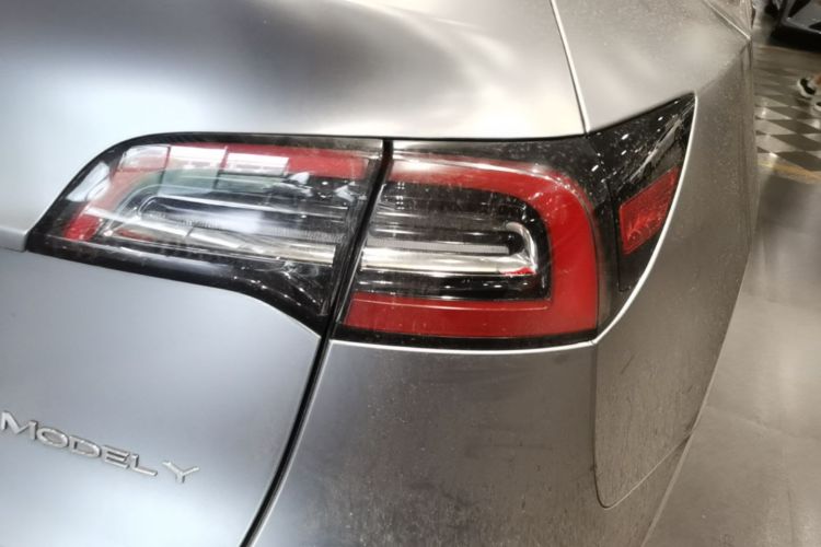 Tesla Model Y 2022 car image #8