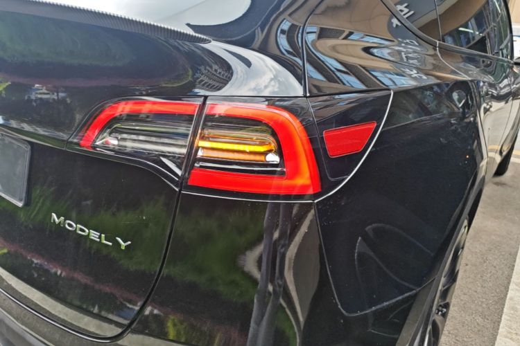 Tesla Model Y 2022 car image #8