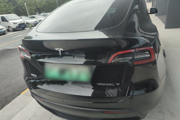 Tesla Model Y 2023 immagine di auto #6