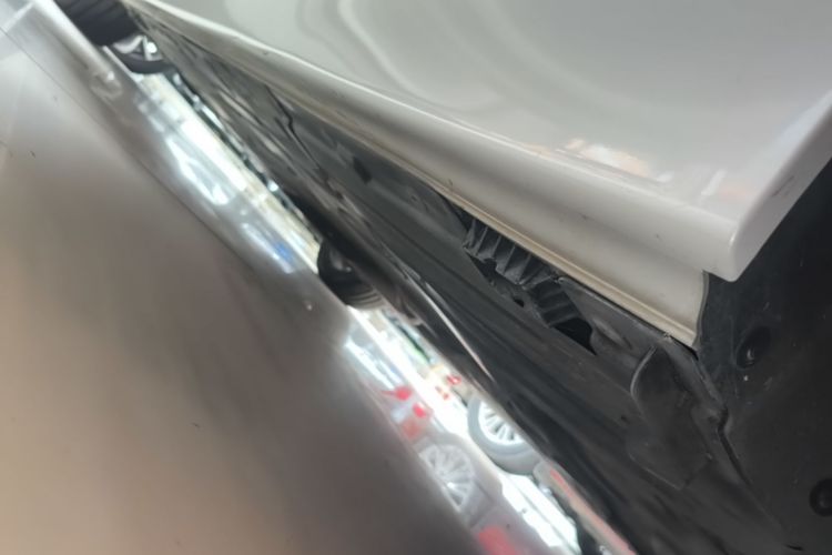 BMW 3 Series 2018 car image #27