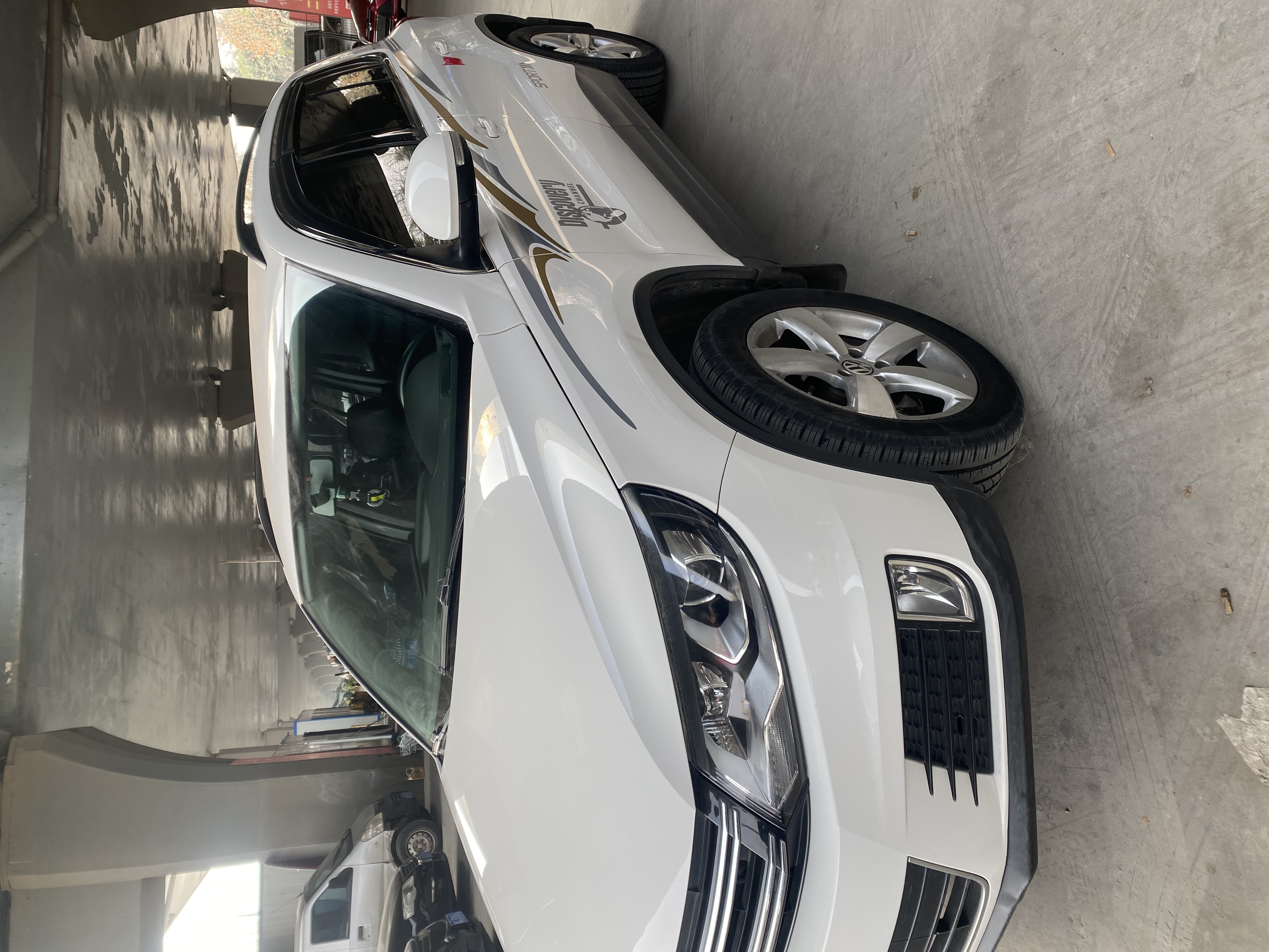 Volkswagen Tiguan 2014 car image 