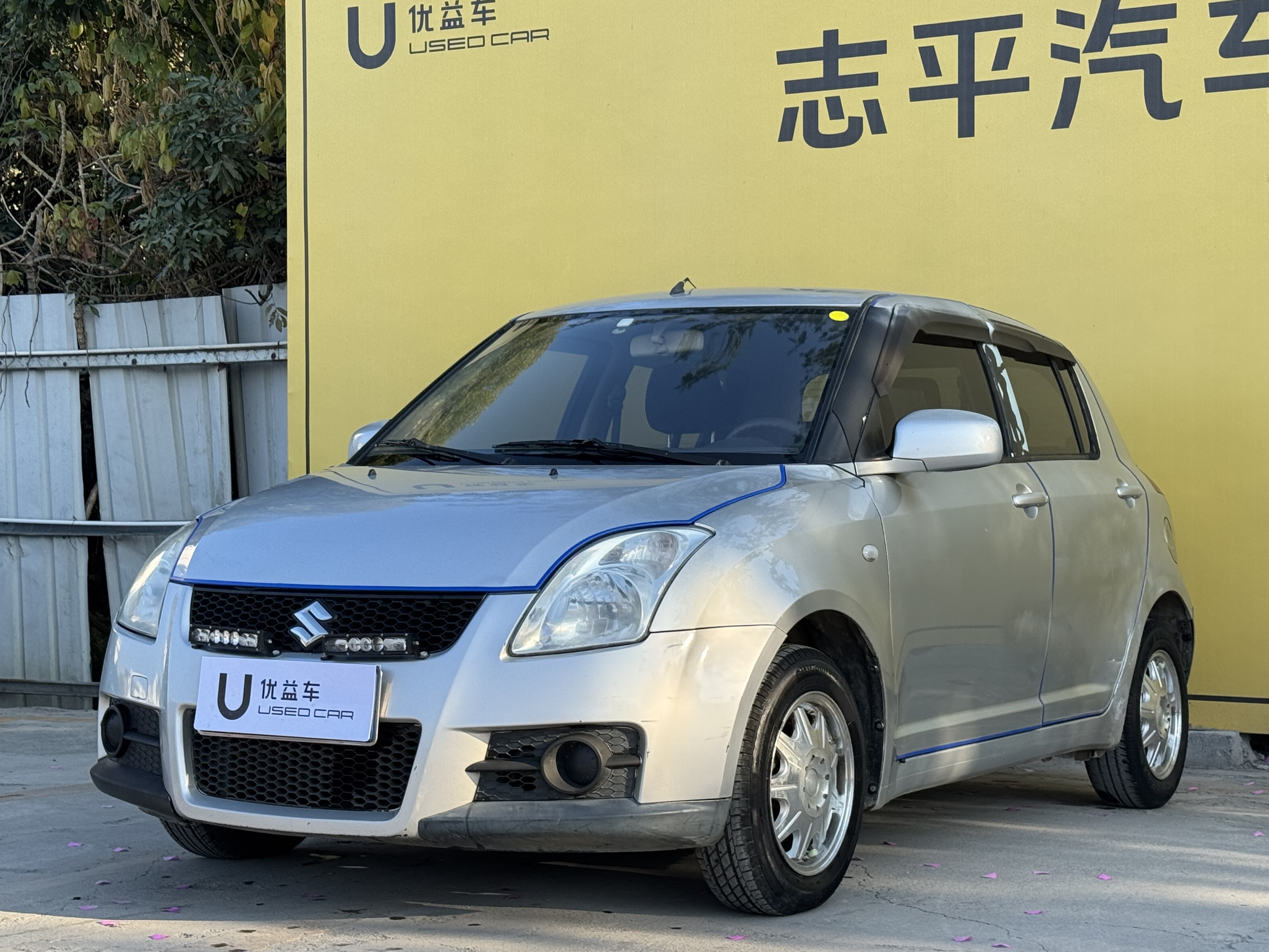 Suzuki Swift 2012 car image 