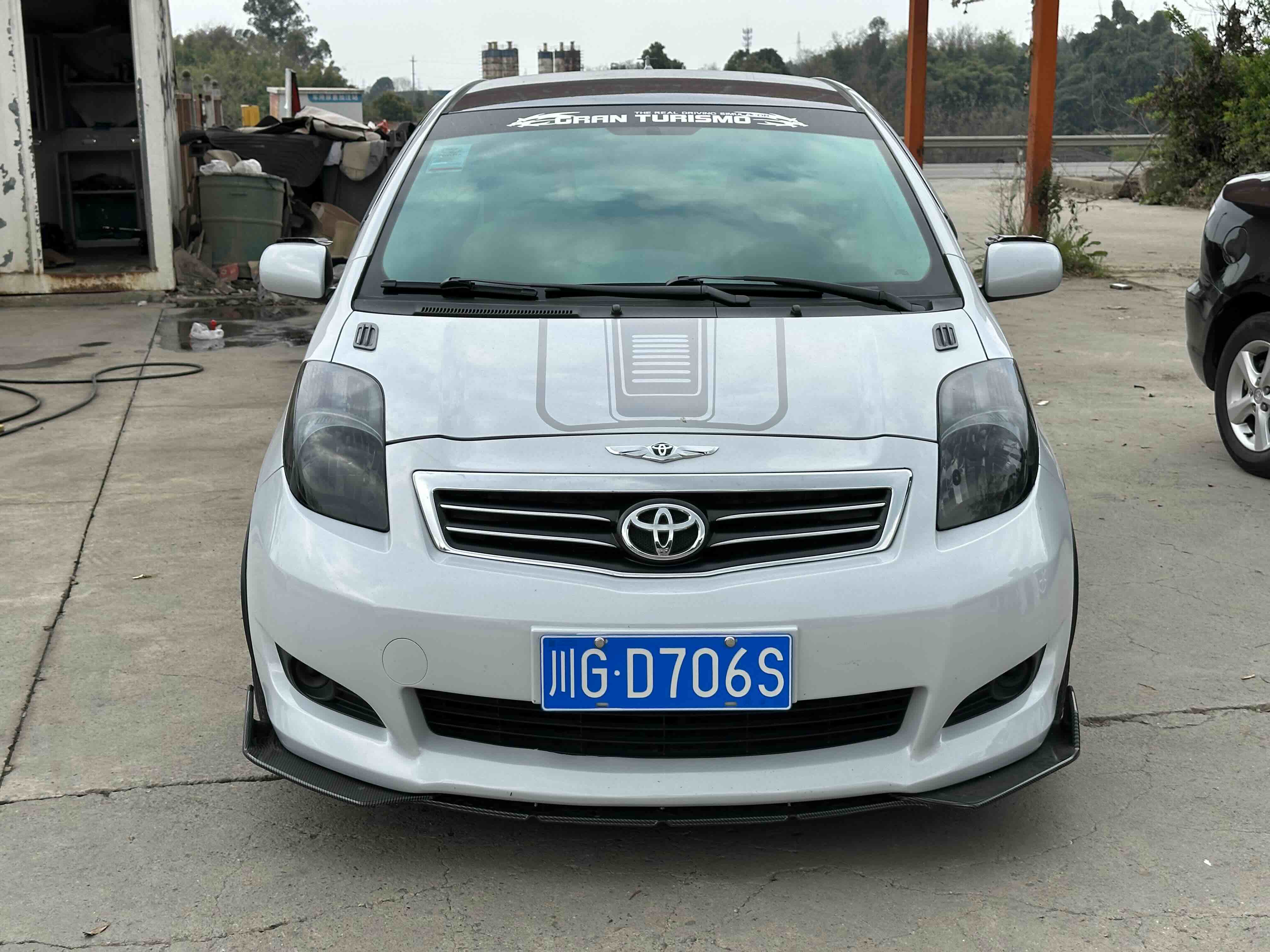 Toyota Yaris 2012 изображение автомобиля 