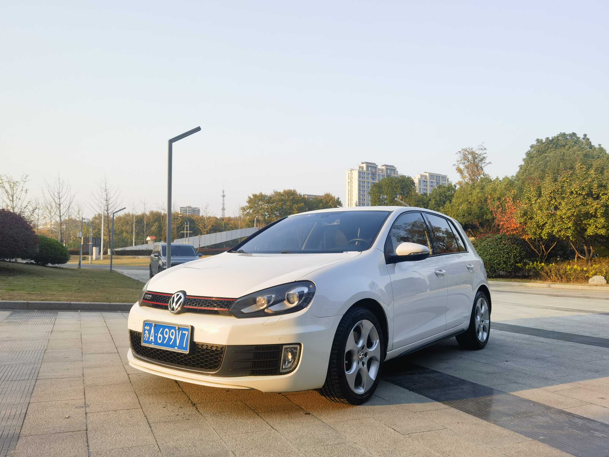 Volkswagen GolfGTI 2011 car image 