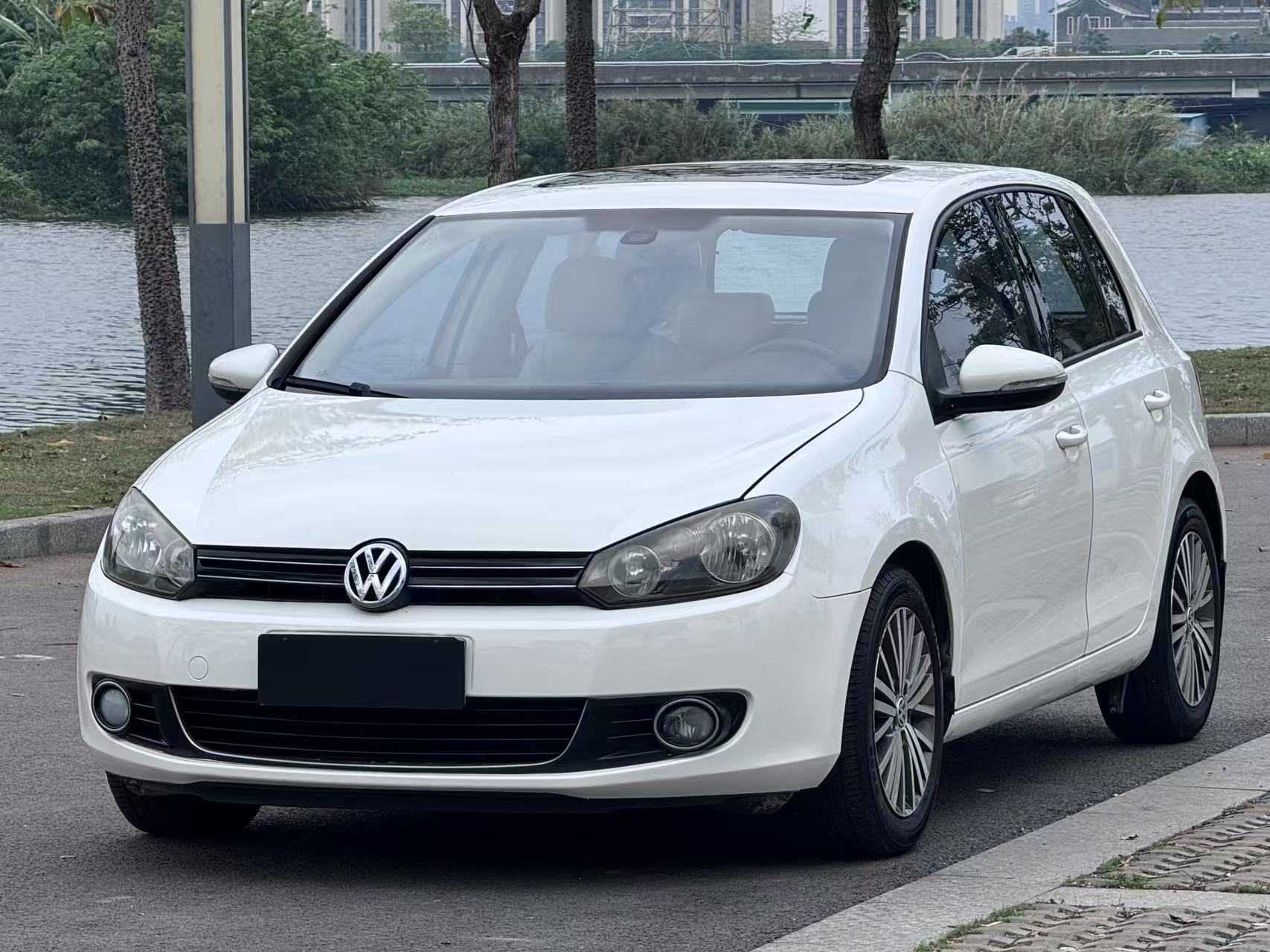 Volkswagen Golf 2013 car image 