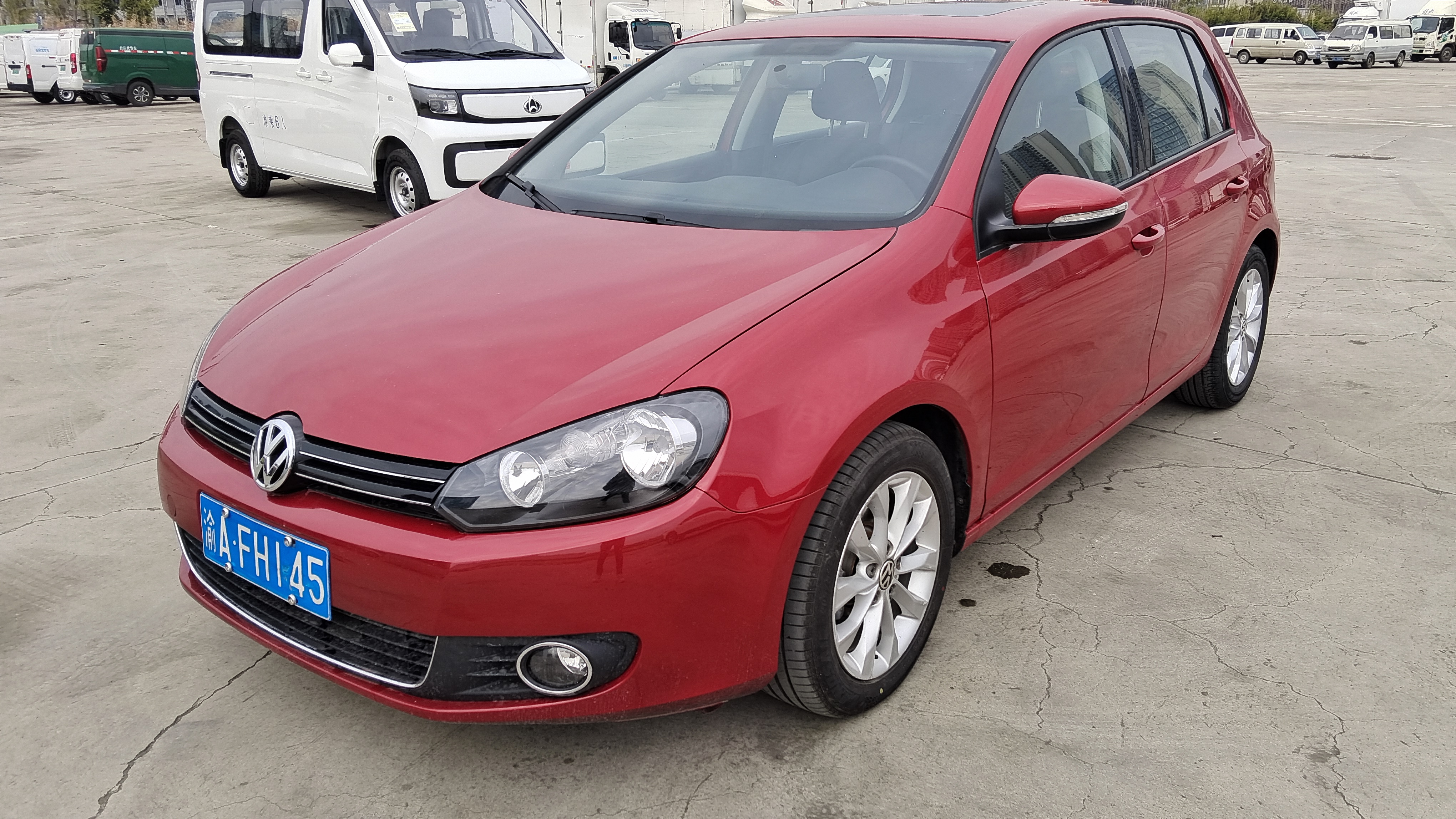 Volkswagen Golf 2012 car image 
