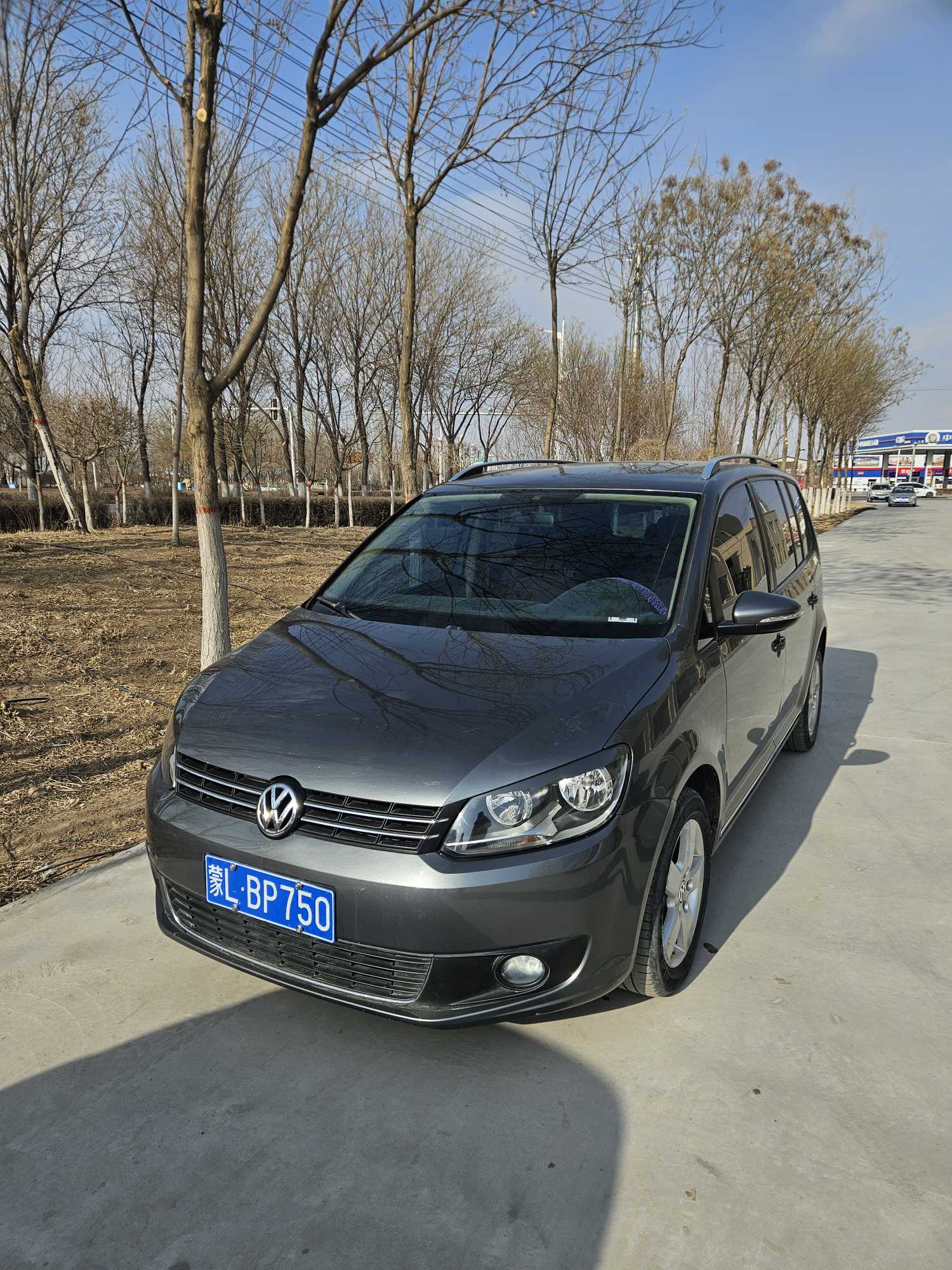Volkswagen Touran 2011 car image 