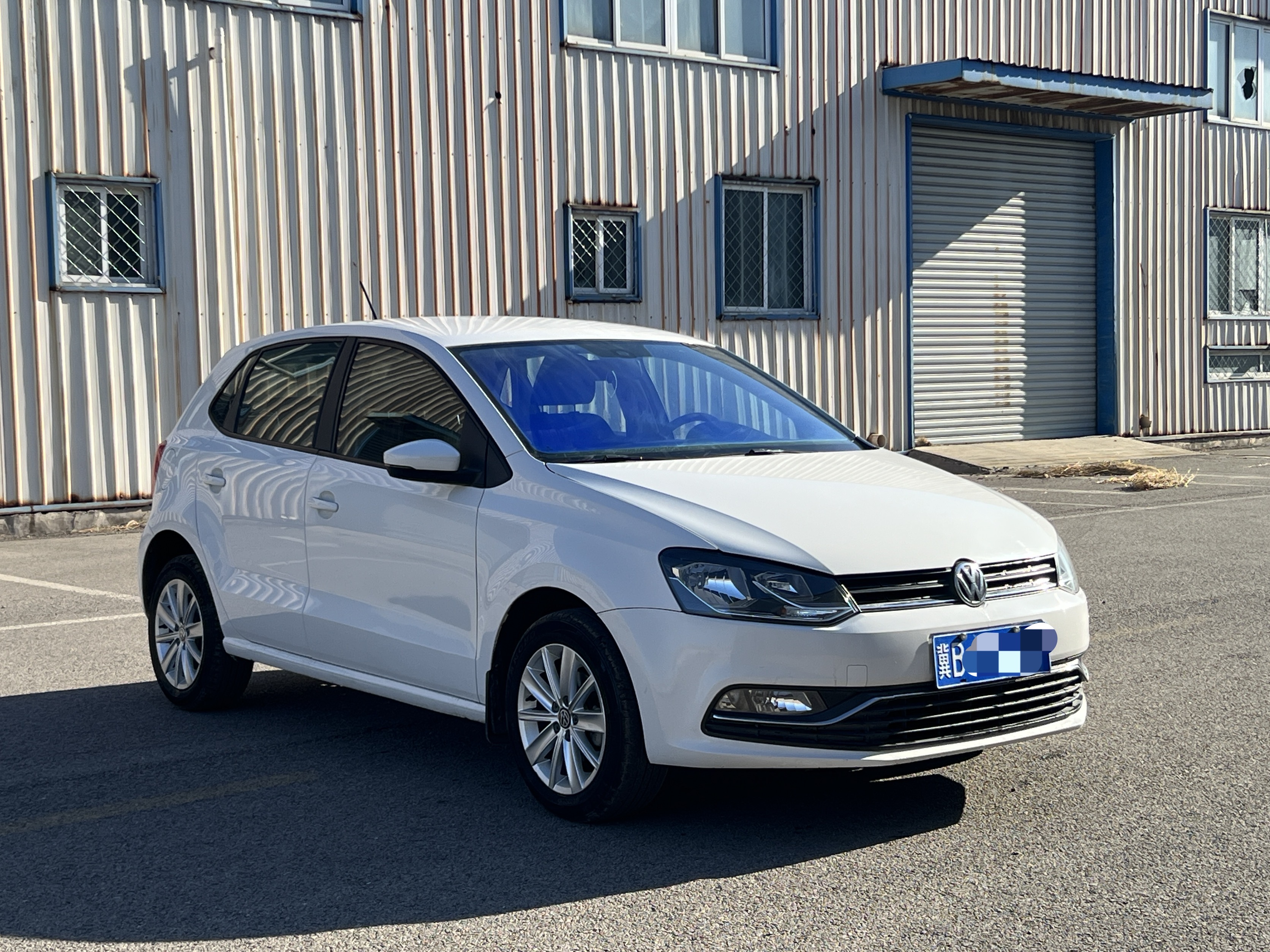 Volkswagen Polo 2015 Volkswagen Polo 2015 car image