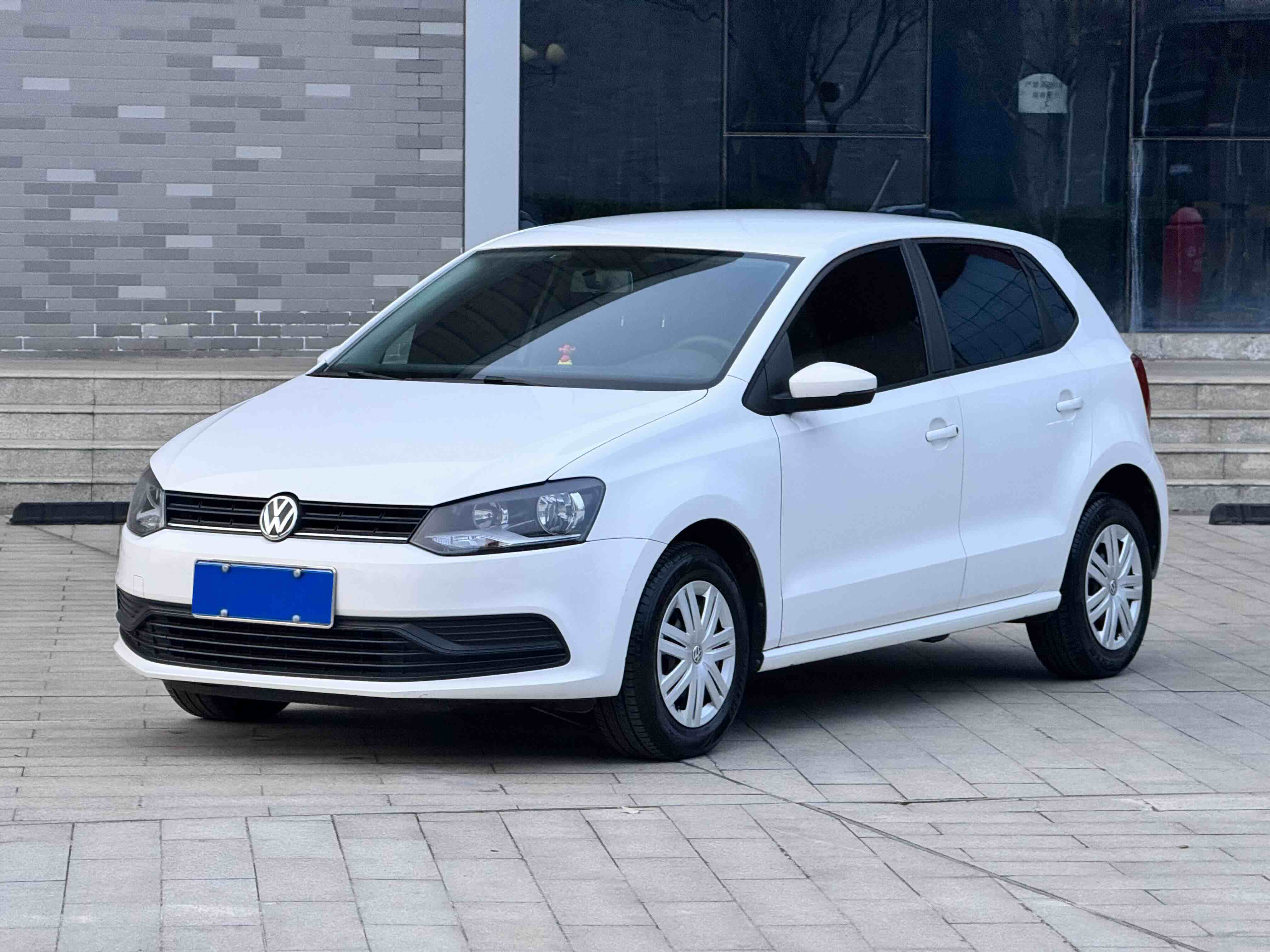 Volkswagen Polo 2019 car image 