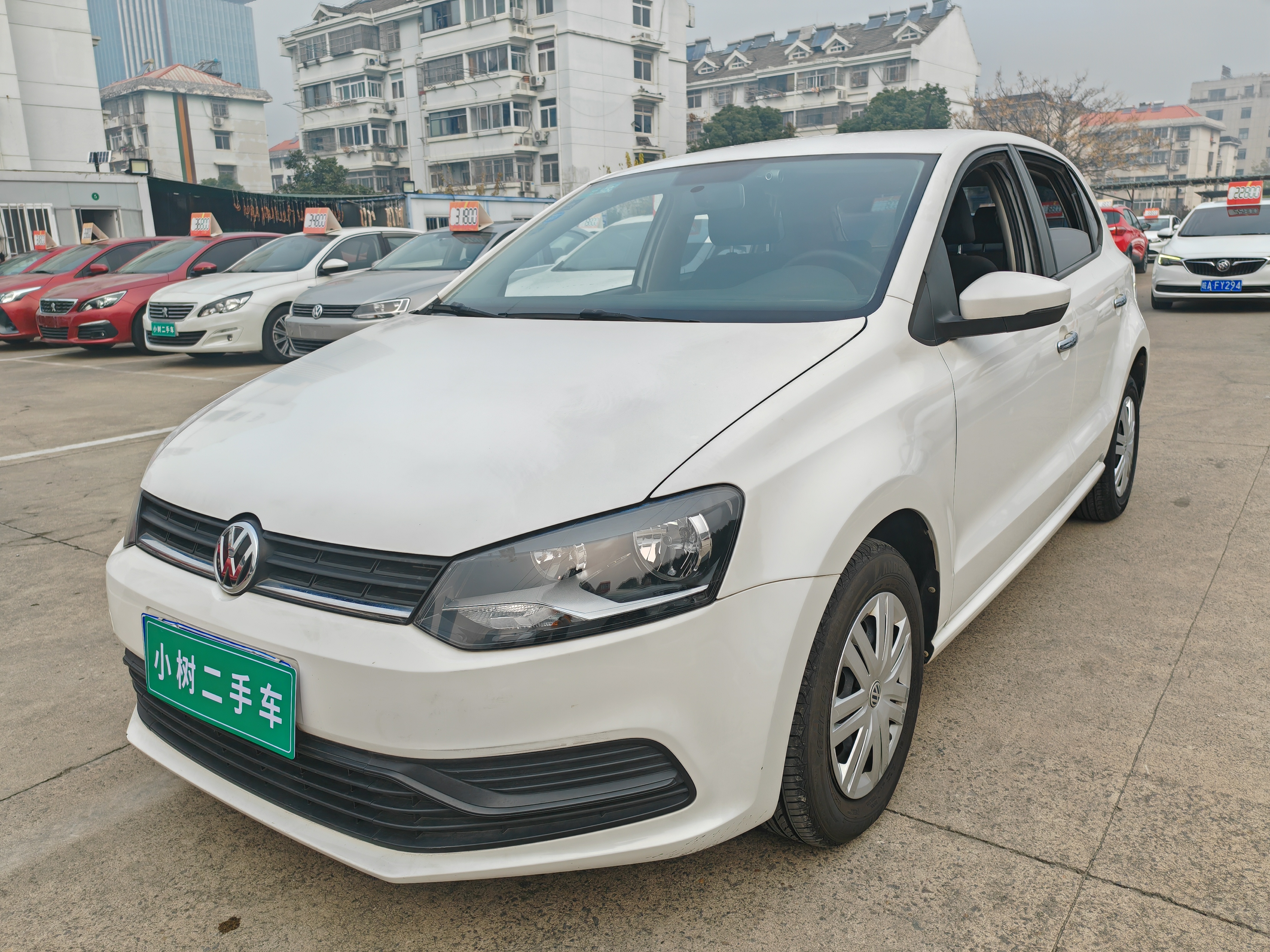 Volkswagen Polo 2016 car image 