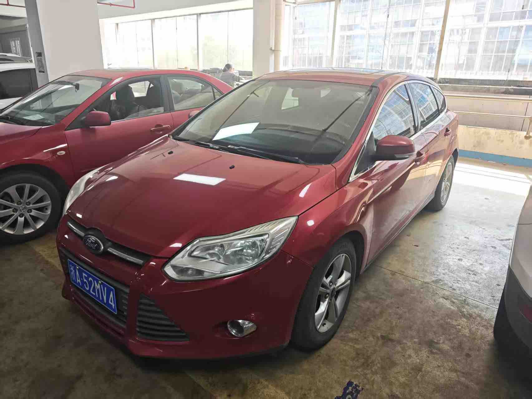 Ford Focus 2012 immagine di auto 