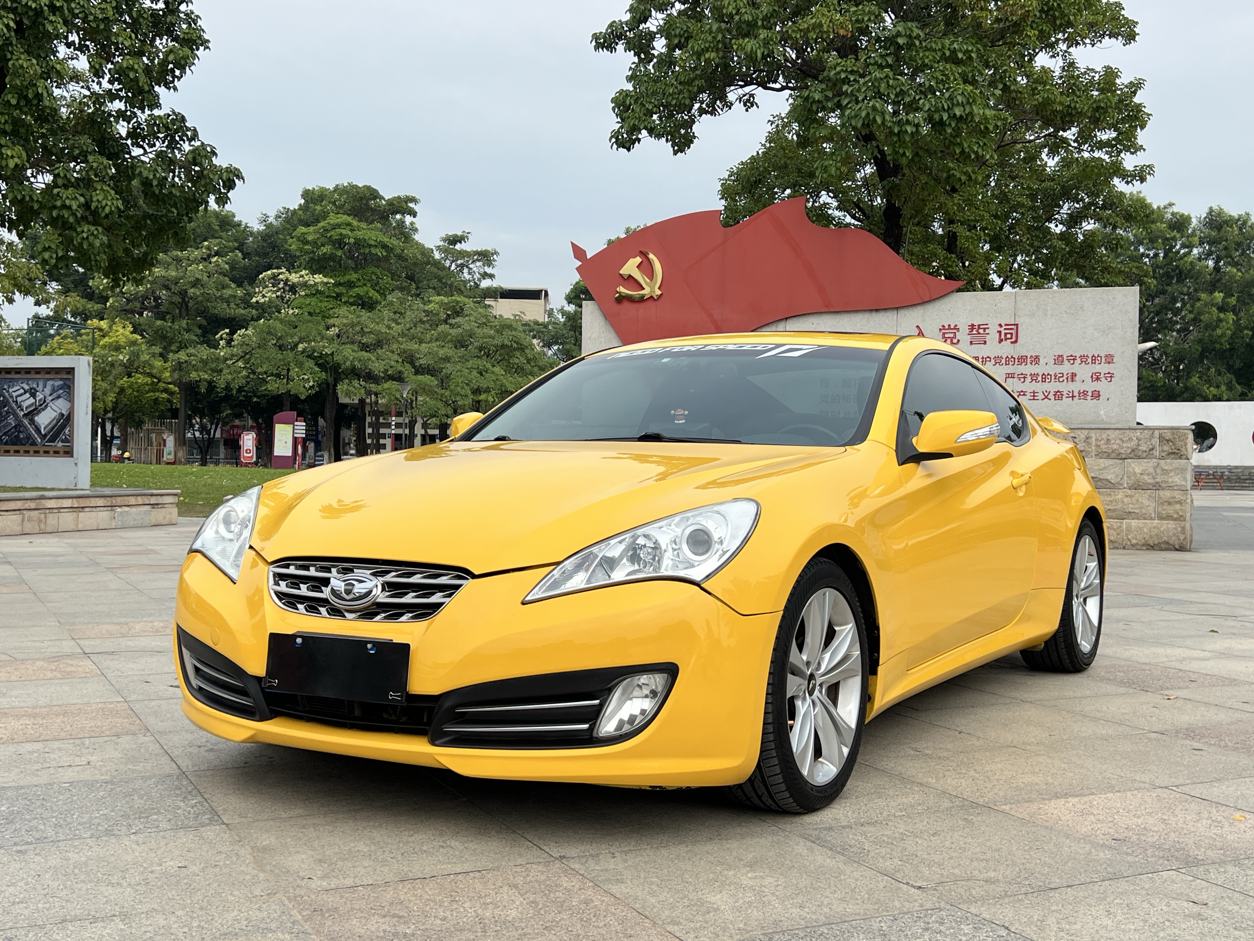 Hyundai Rohens-Coupe 2012 Hyundai Rohens-Coupe 2012 car image