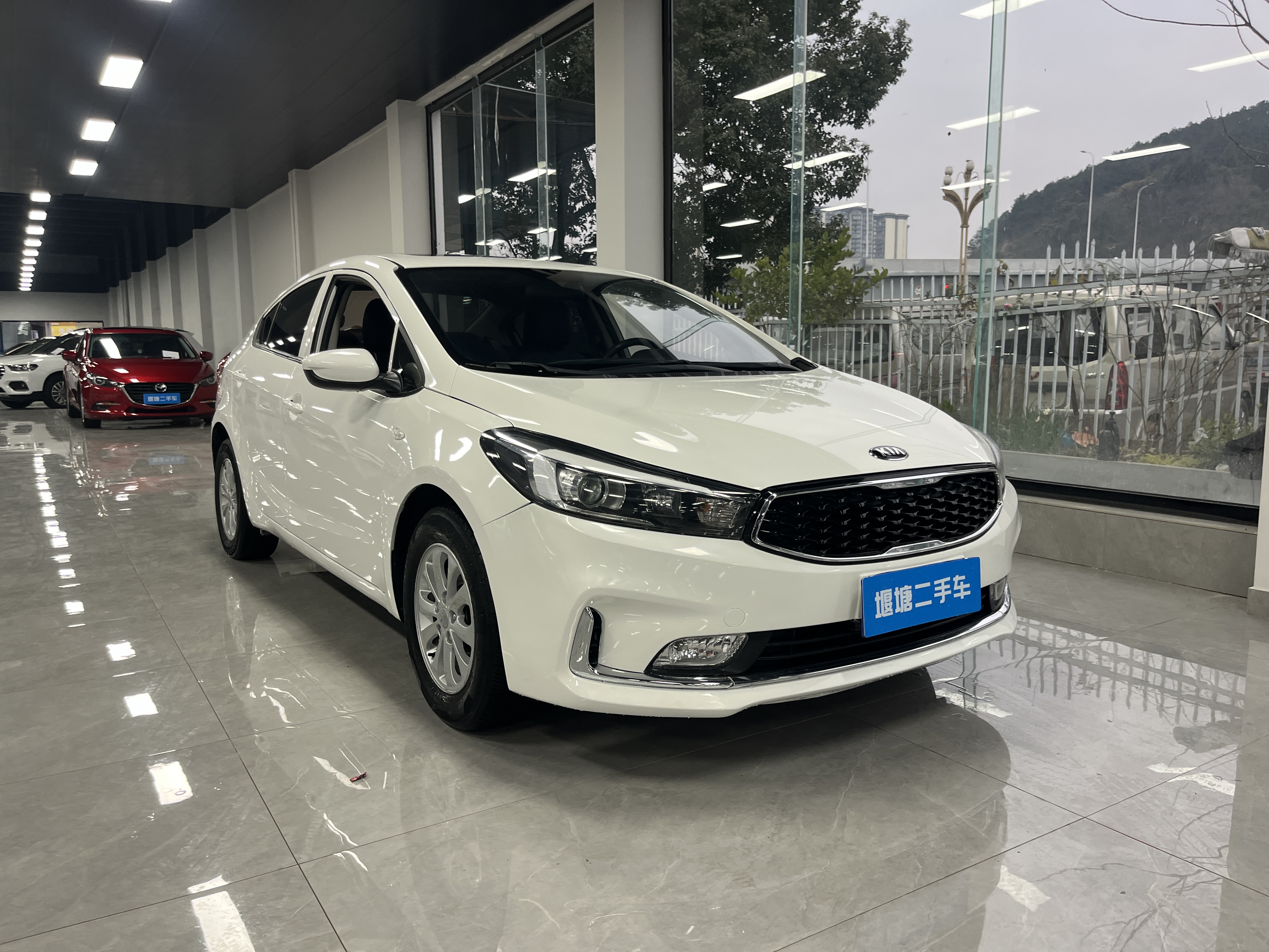 Kia K3 2018 car image 