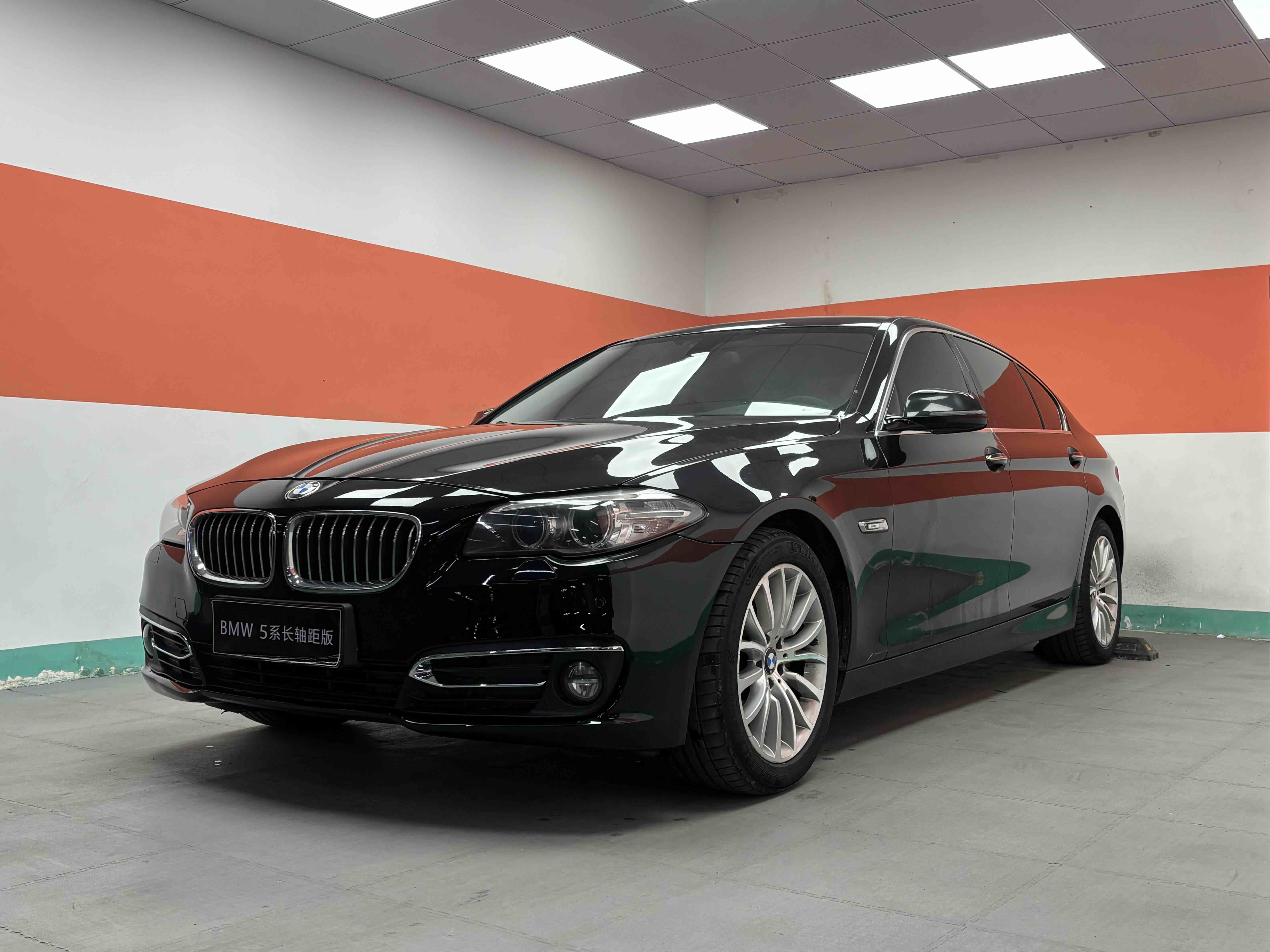 BMW 5 Series 2017 BMW 5 Series 2017 car image