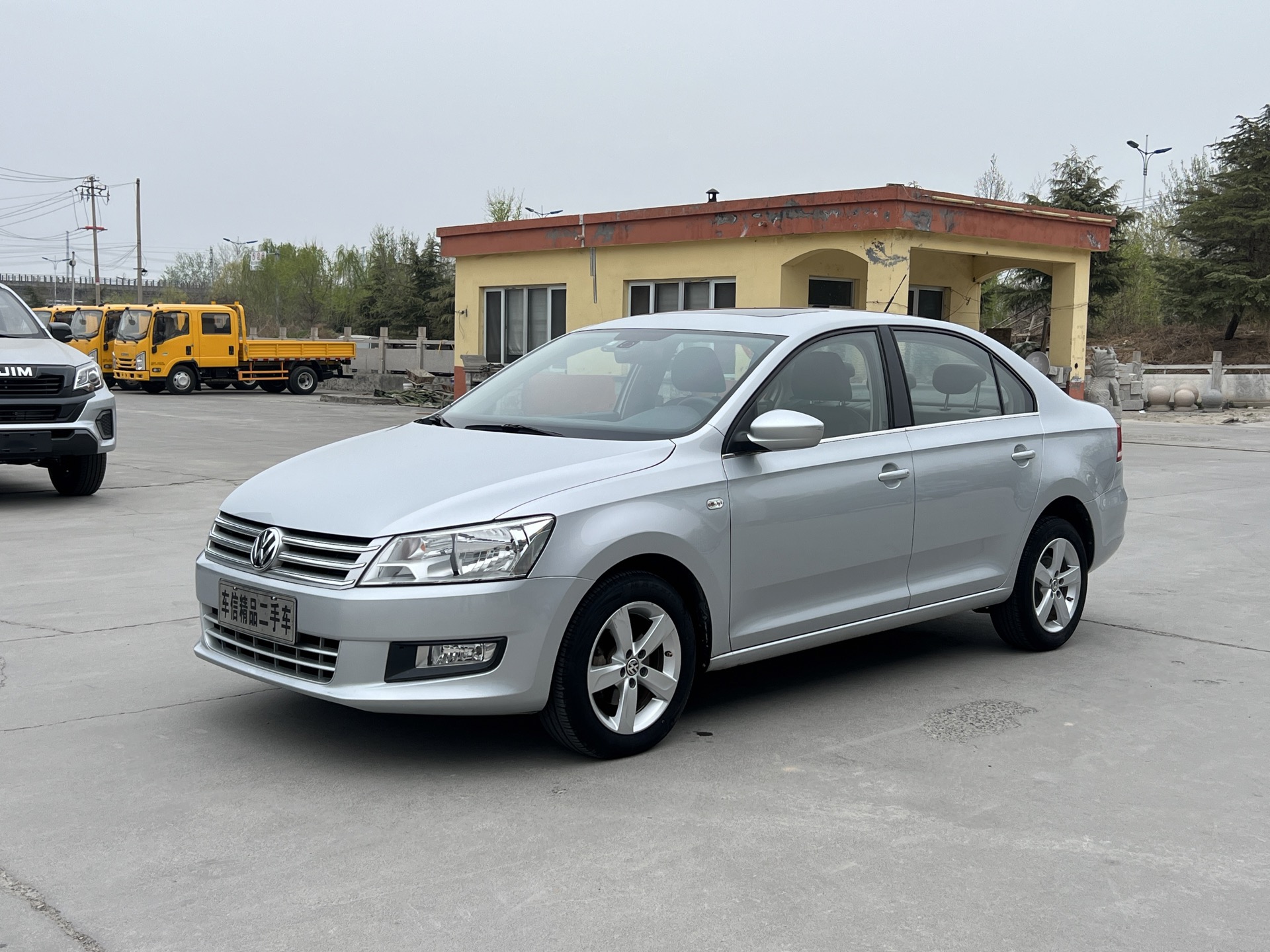 Santana 2014 car image 