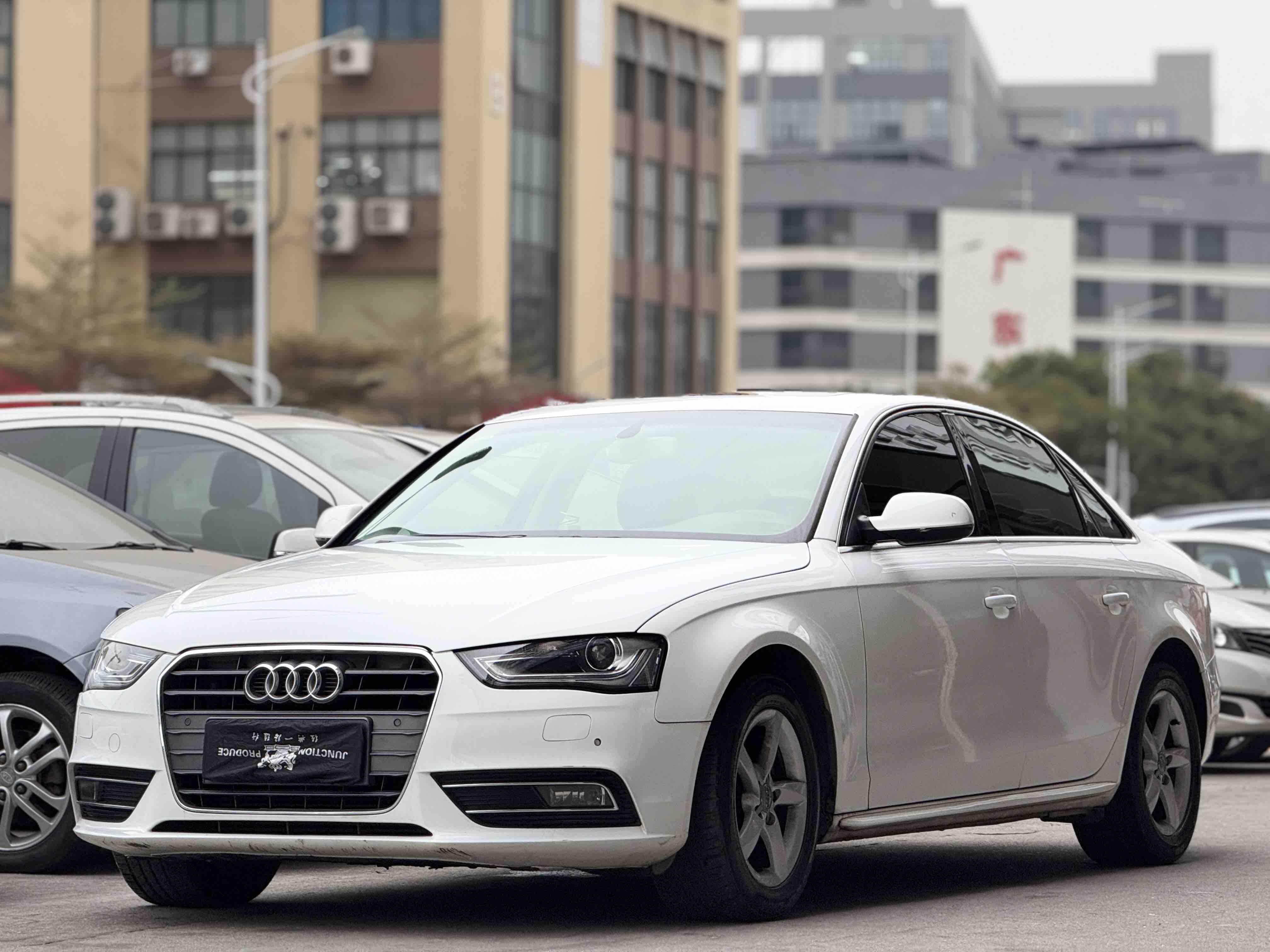 Audi A4L 2014 car image 