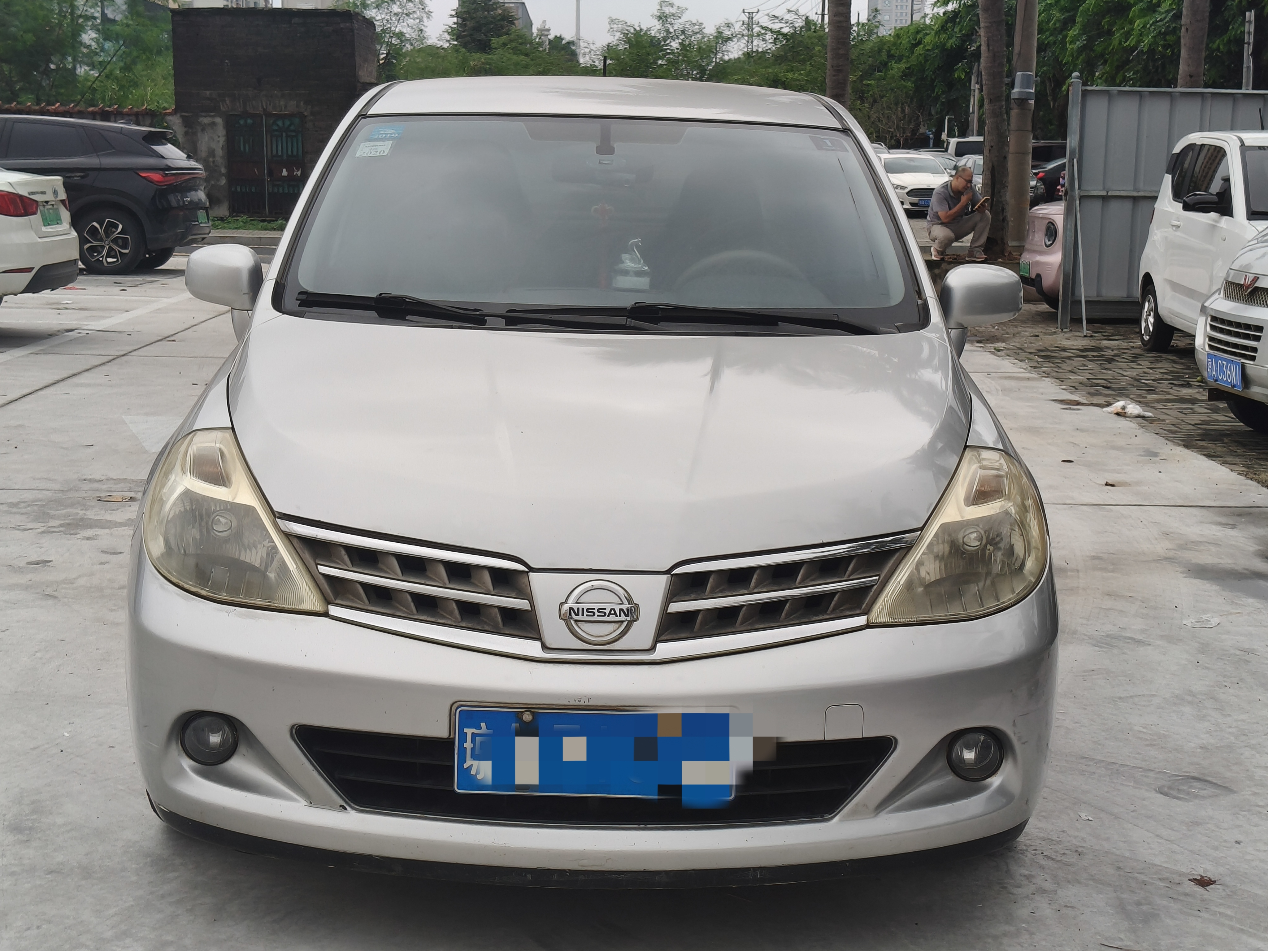 Nissan Tiida Sedan 2010 汽车图片 