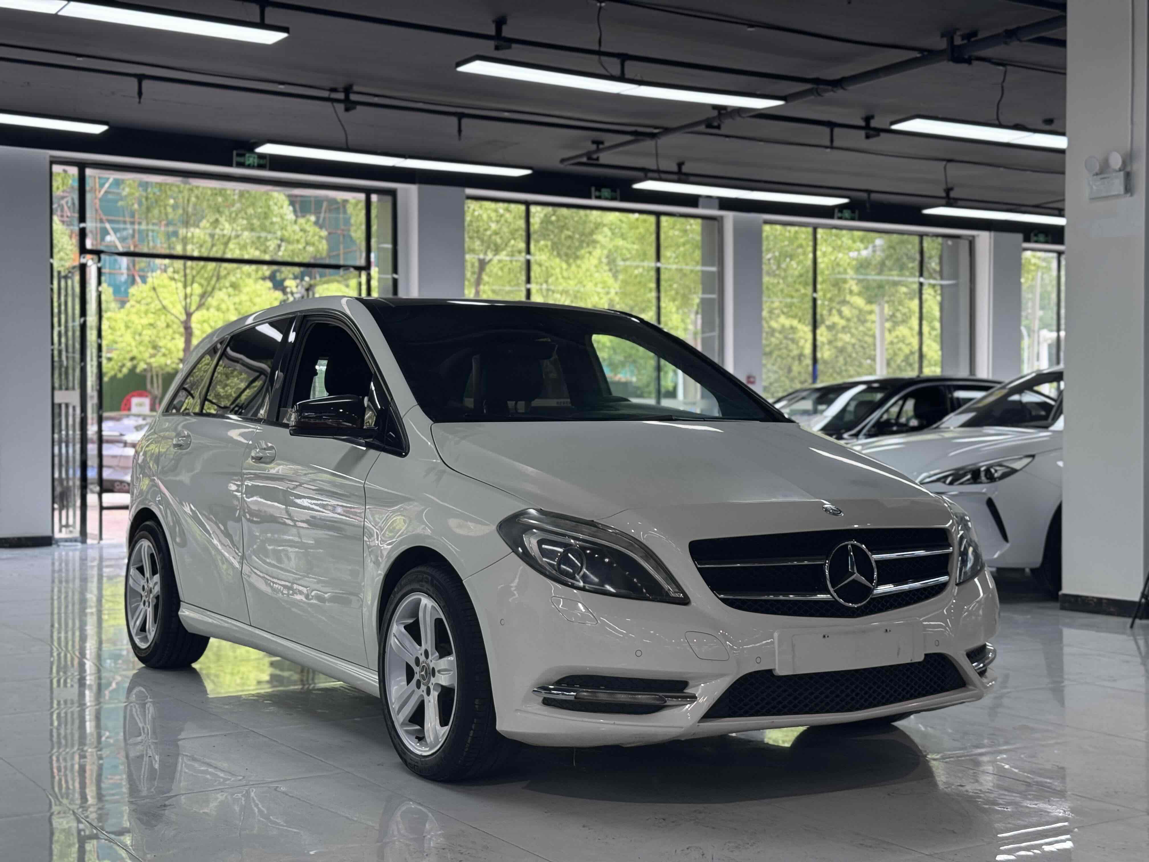 Mercedes-Benz B Class 2014 car image 