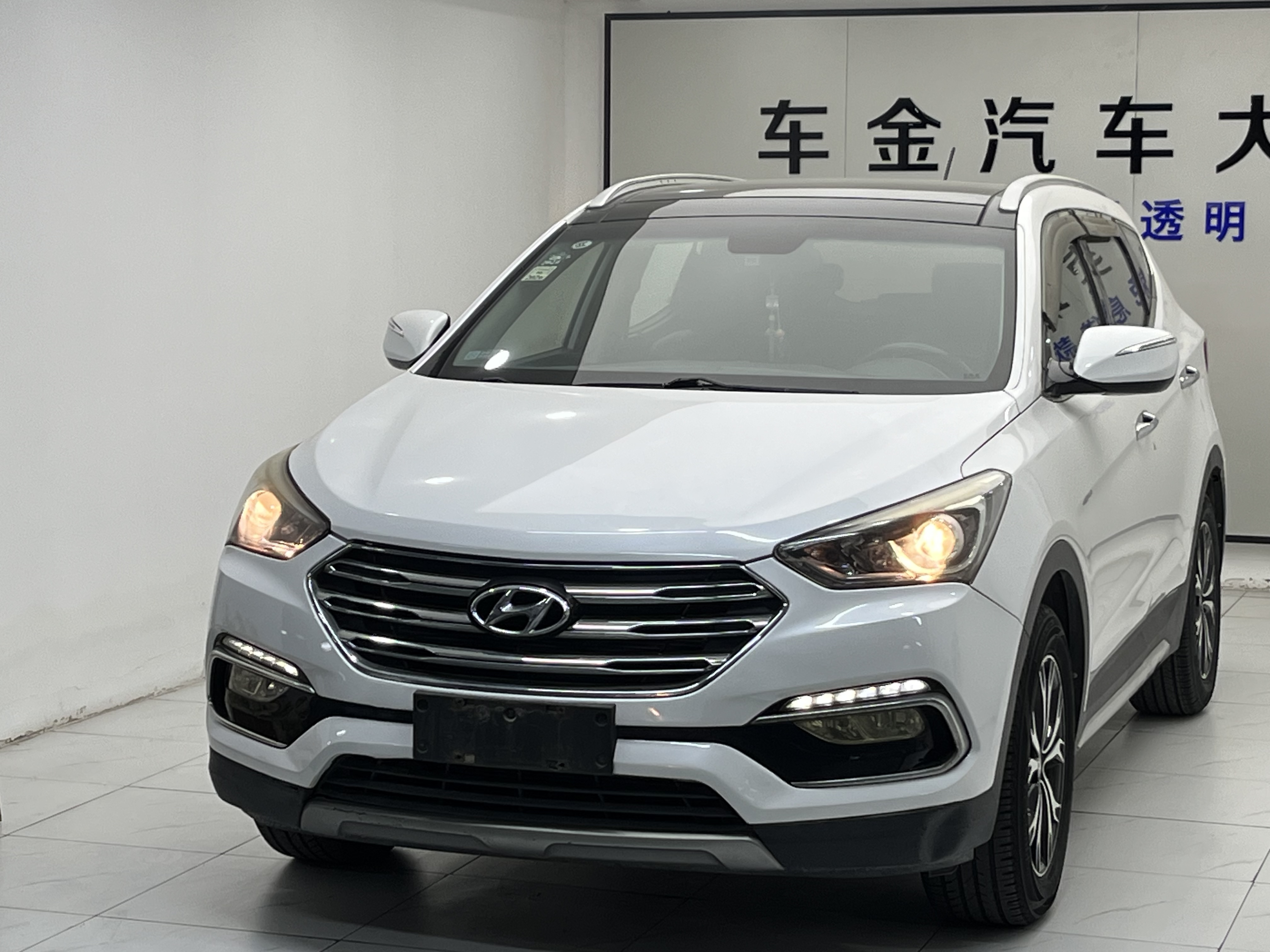Hyundai Santa Fe 2018 car image 