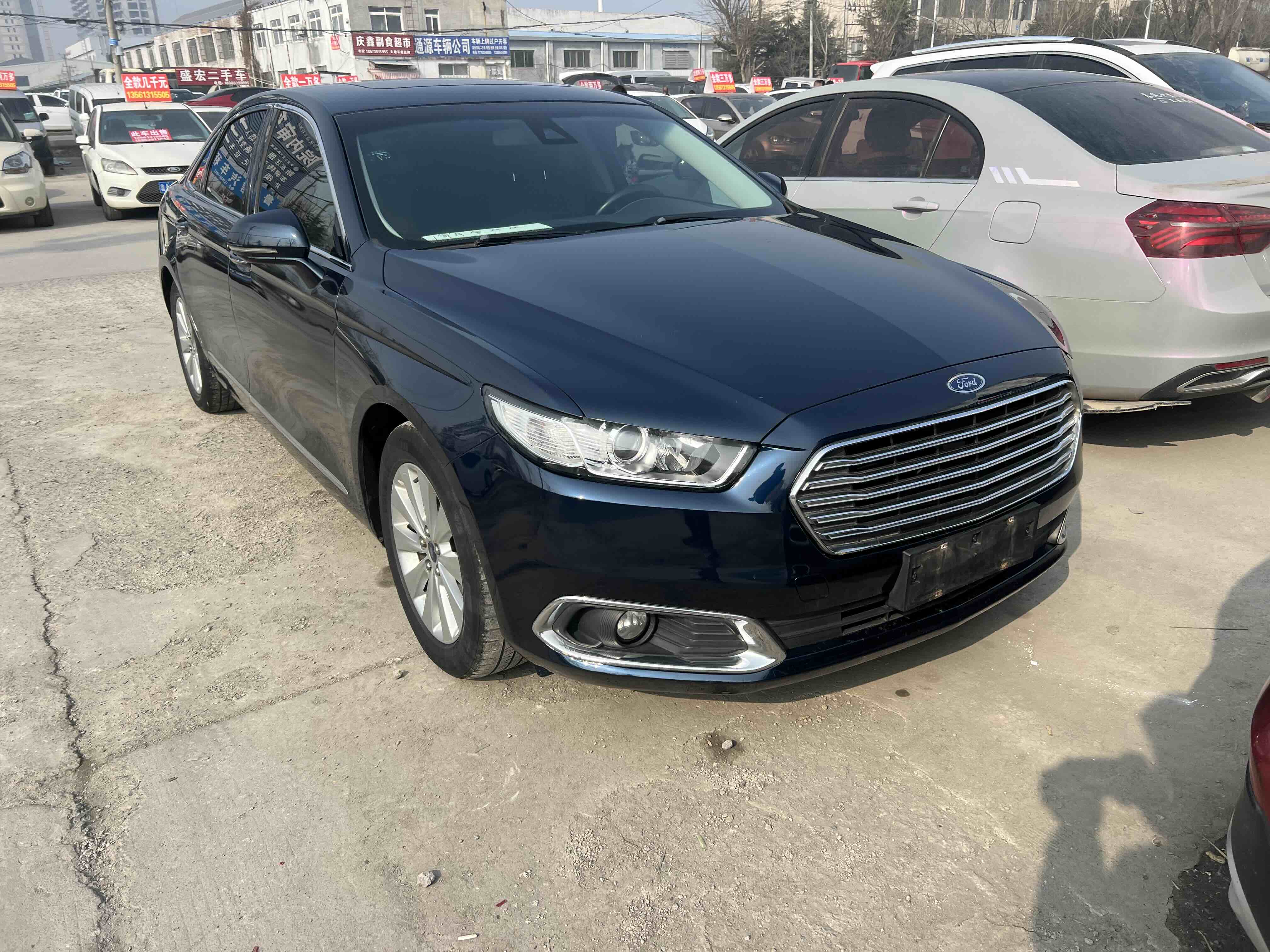 Ford Taurus 2017 car image 