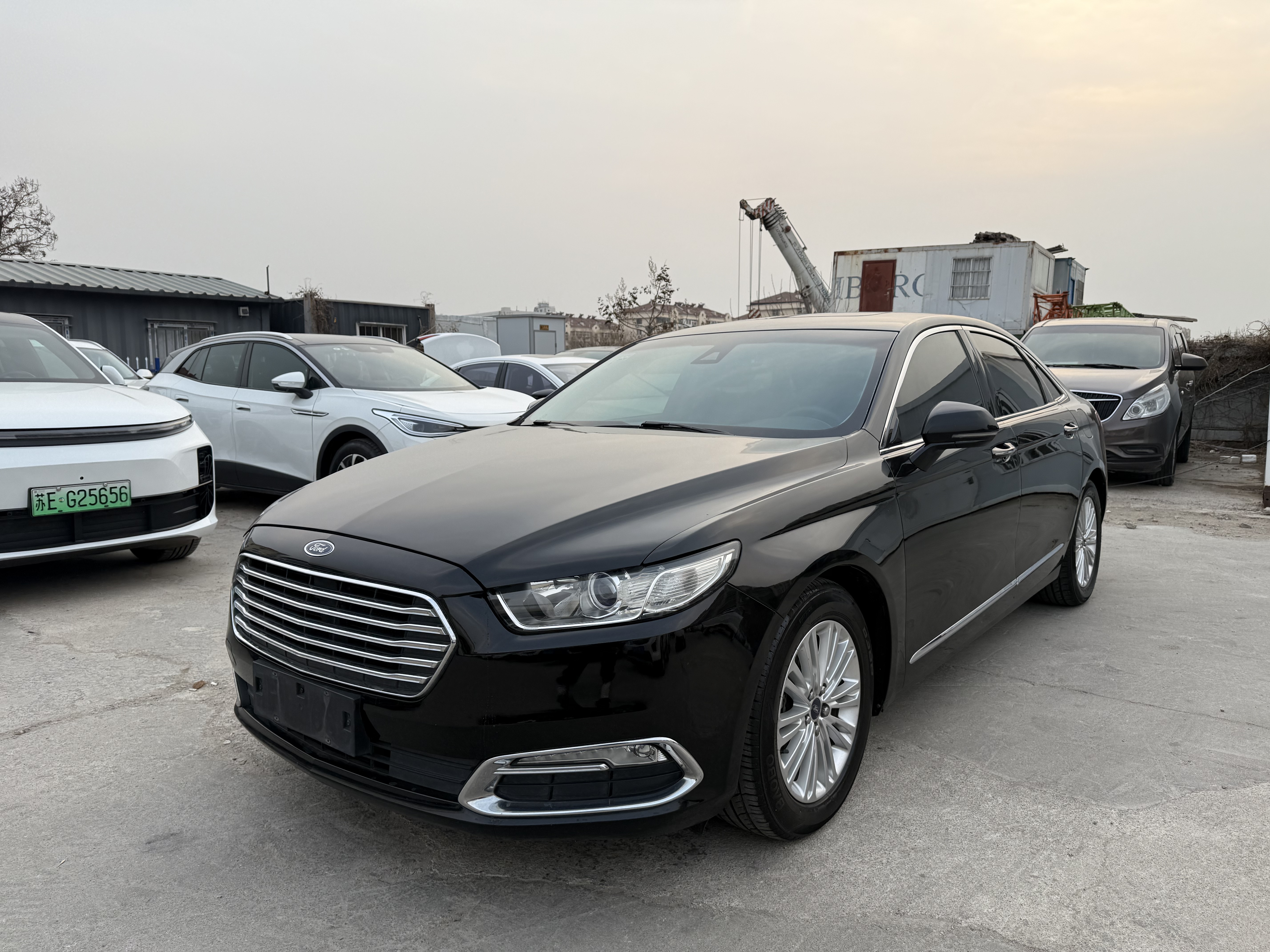 Ford Taurus 2016 car image 