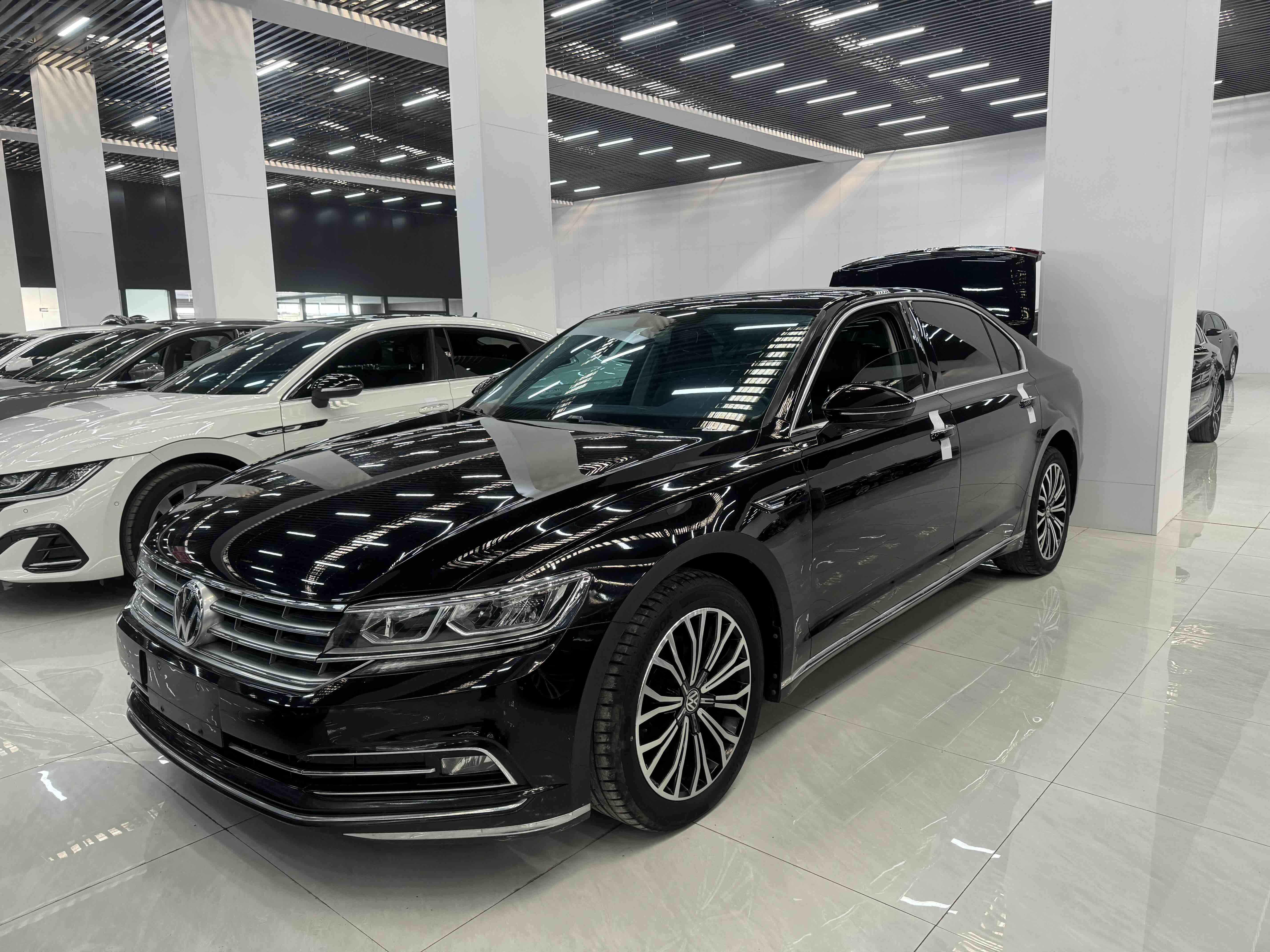 Volkswagen Phideon 2017 immagine di auto 