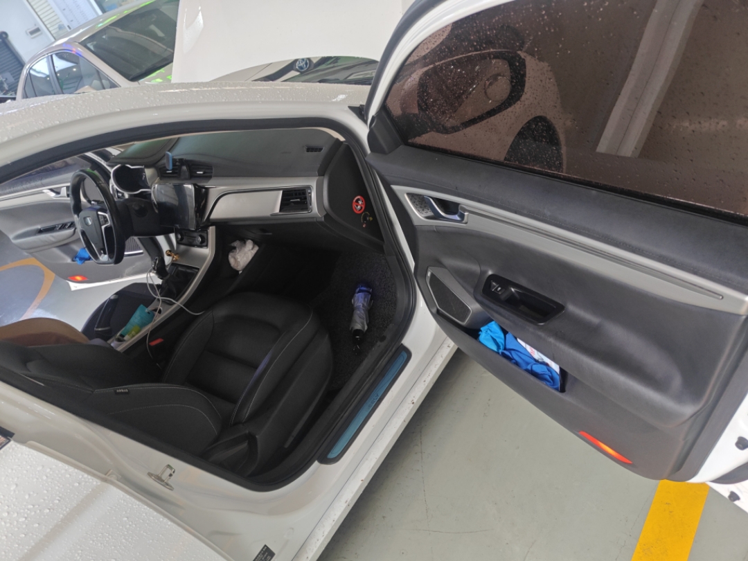 Emgrand GL 2017 Emgrand GL 2017 car image