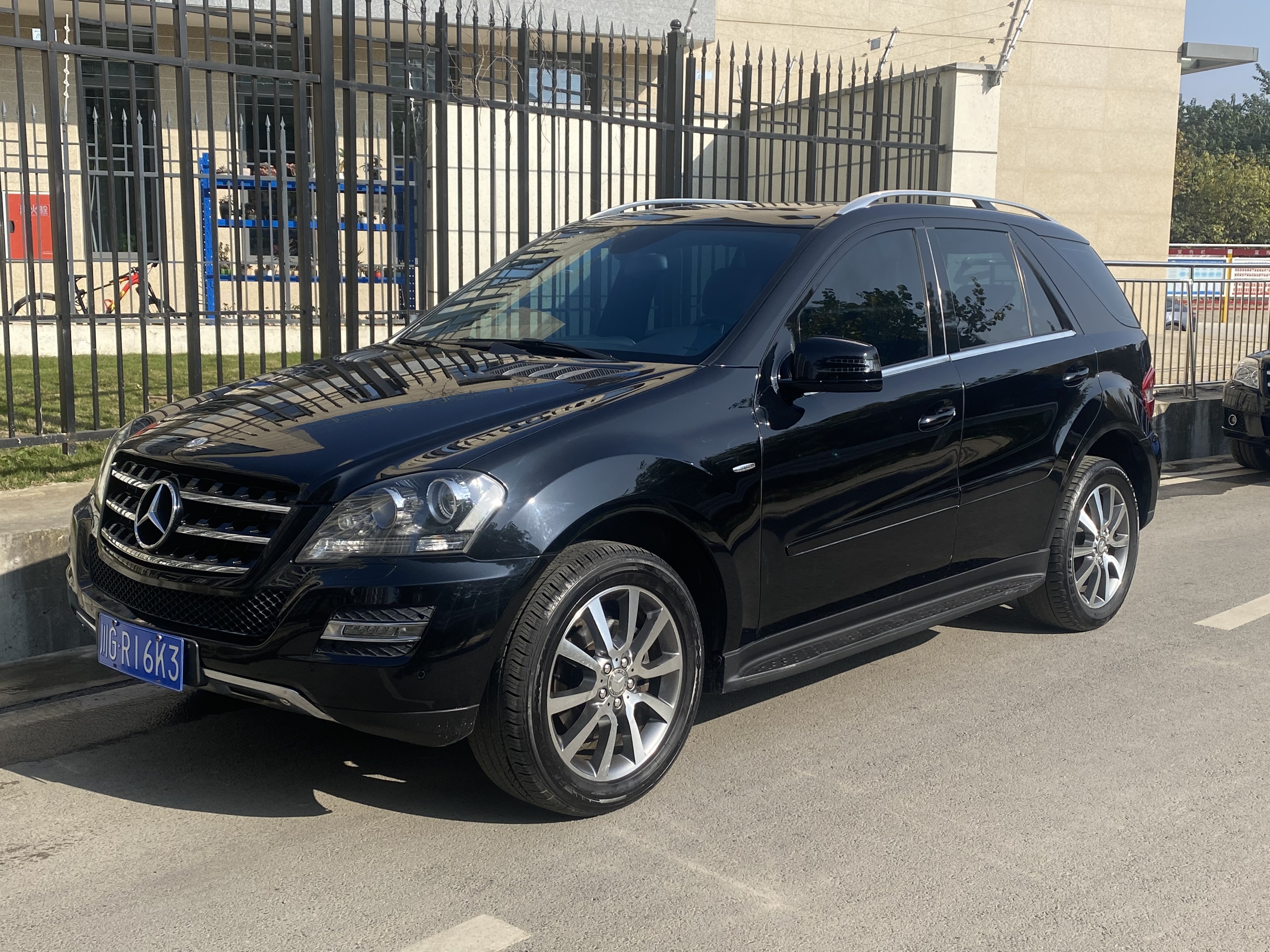 Mercedes-Benz M Class 2012 car image 