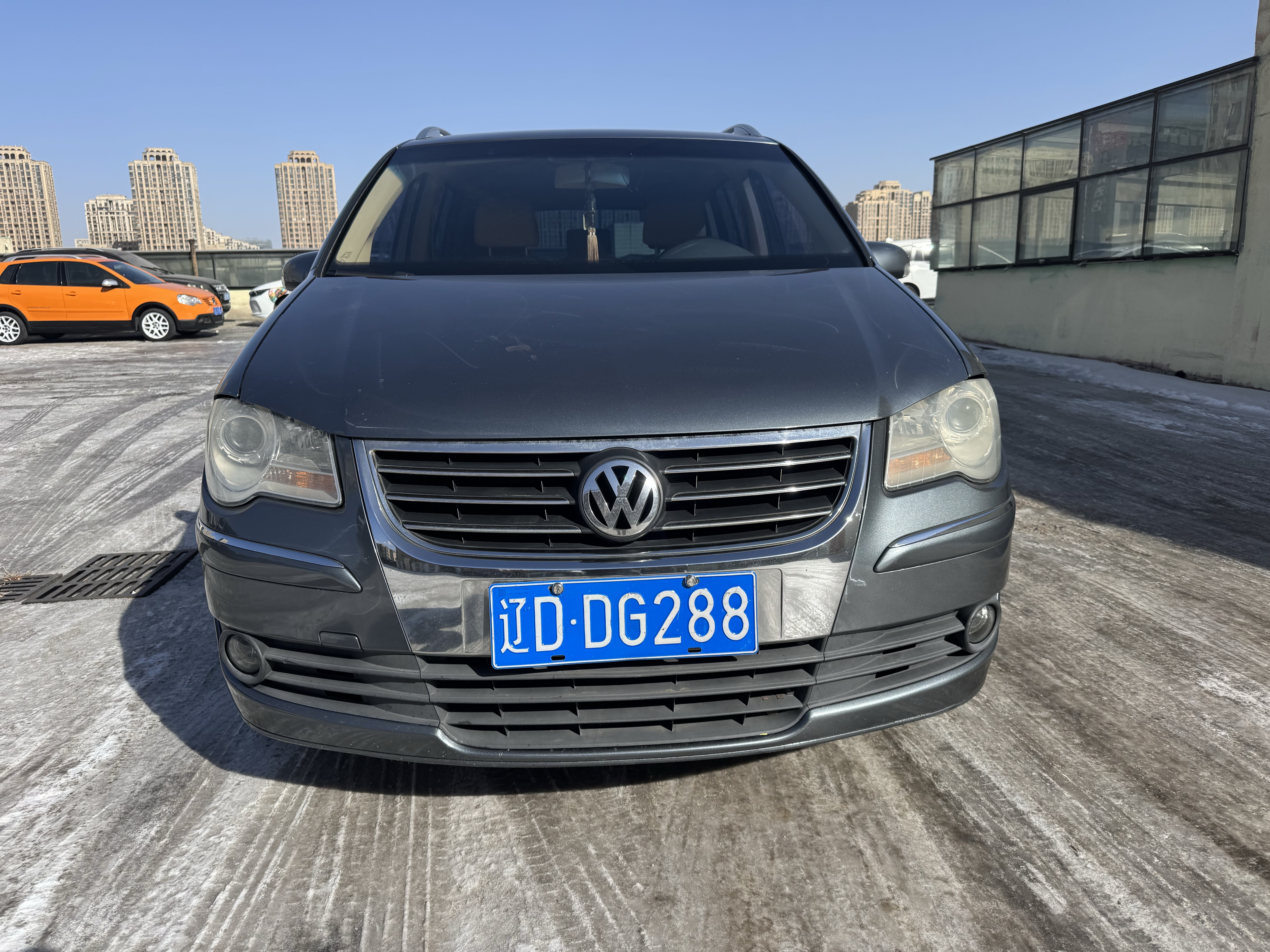 Volkswagen Touran 2009 car image 