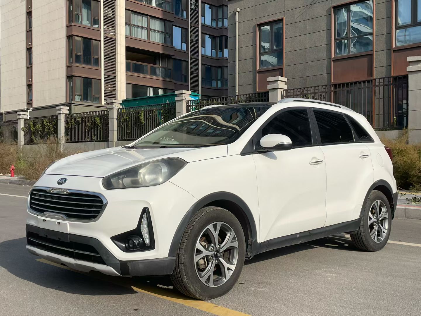 Kia Stonic 2016 汽车图片 