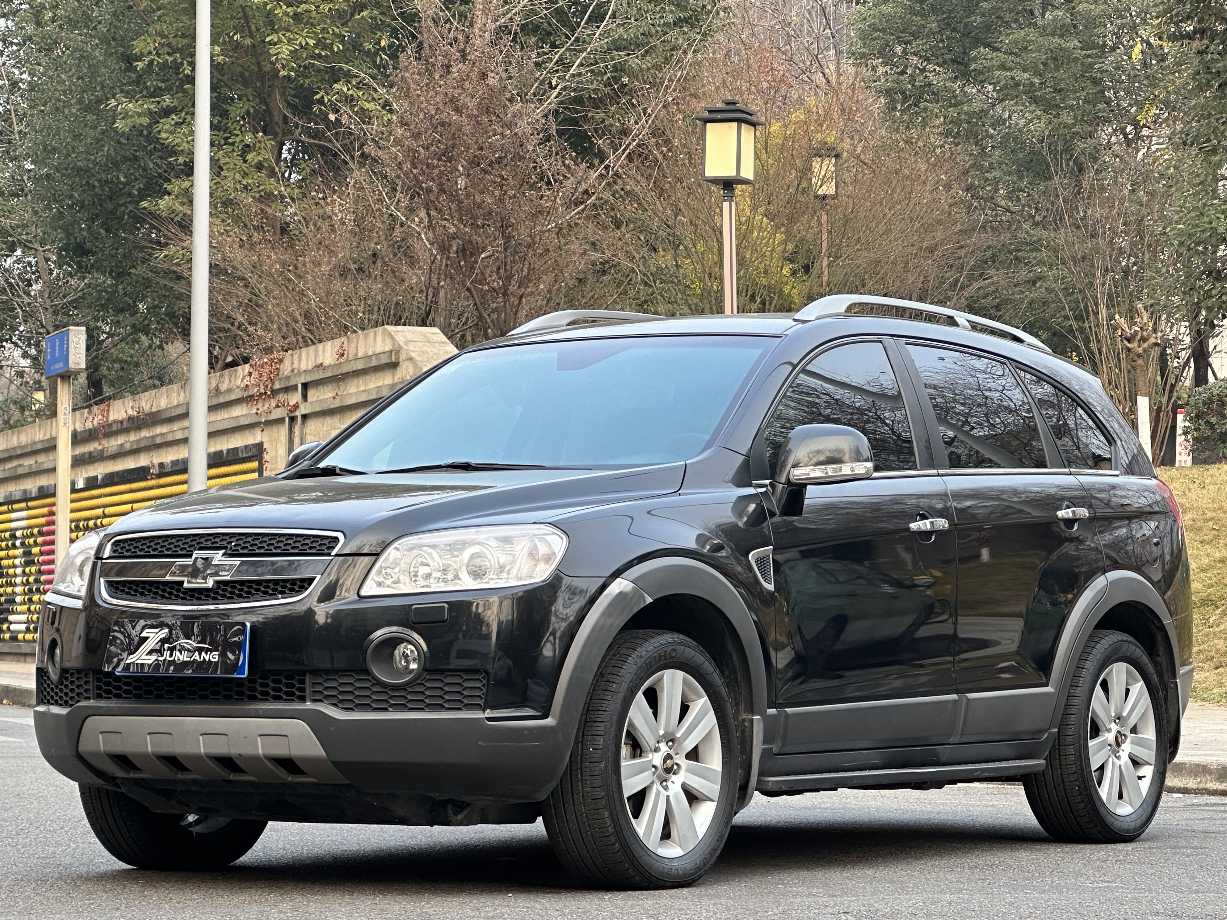 Chevrolet Captiva (Imported) 2010 car image 