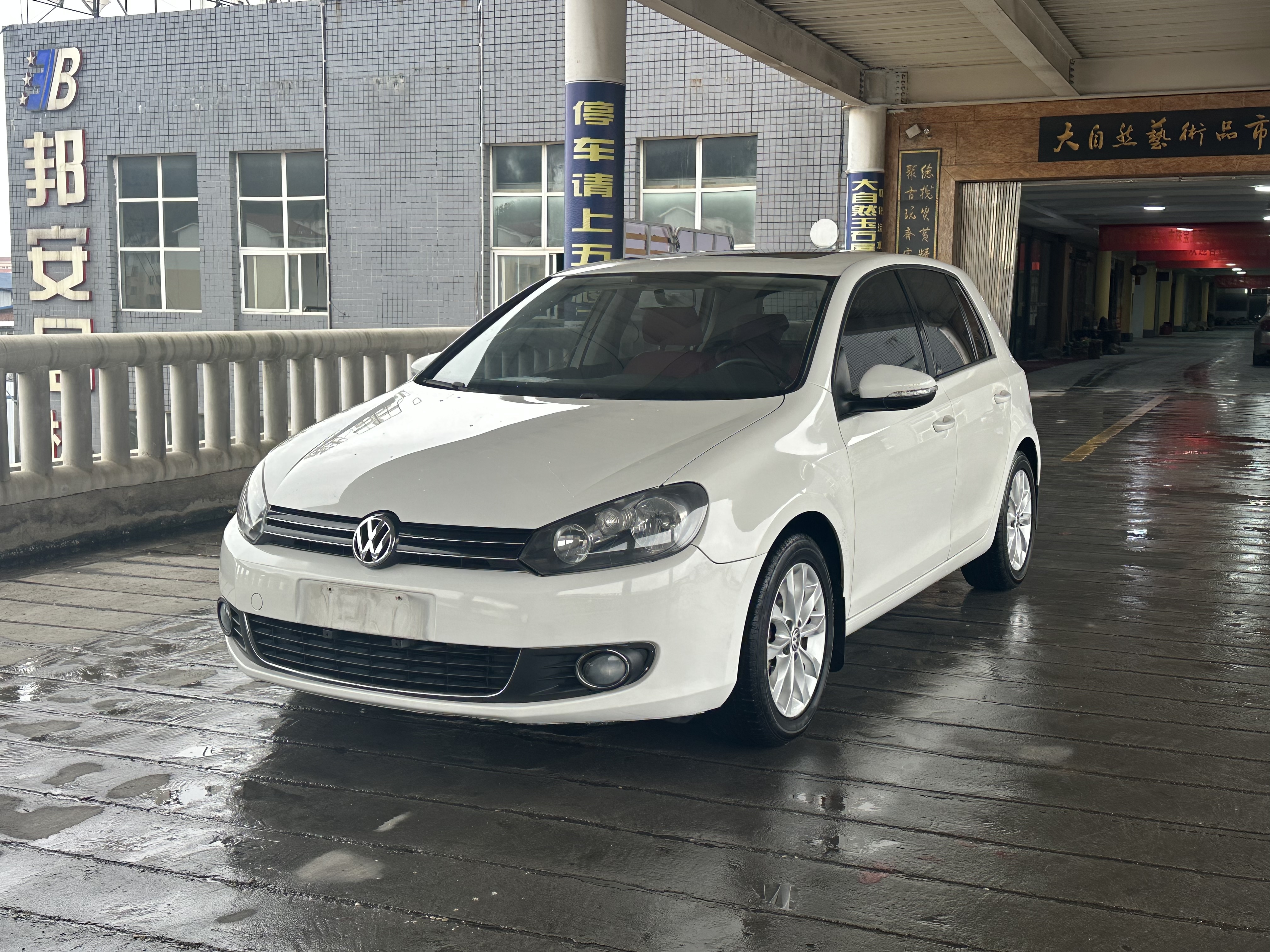 Volkswagen Golf 2013 car image 