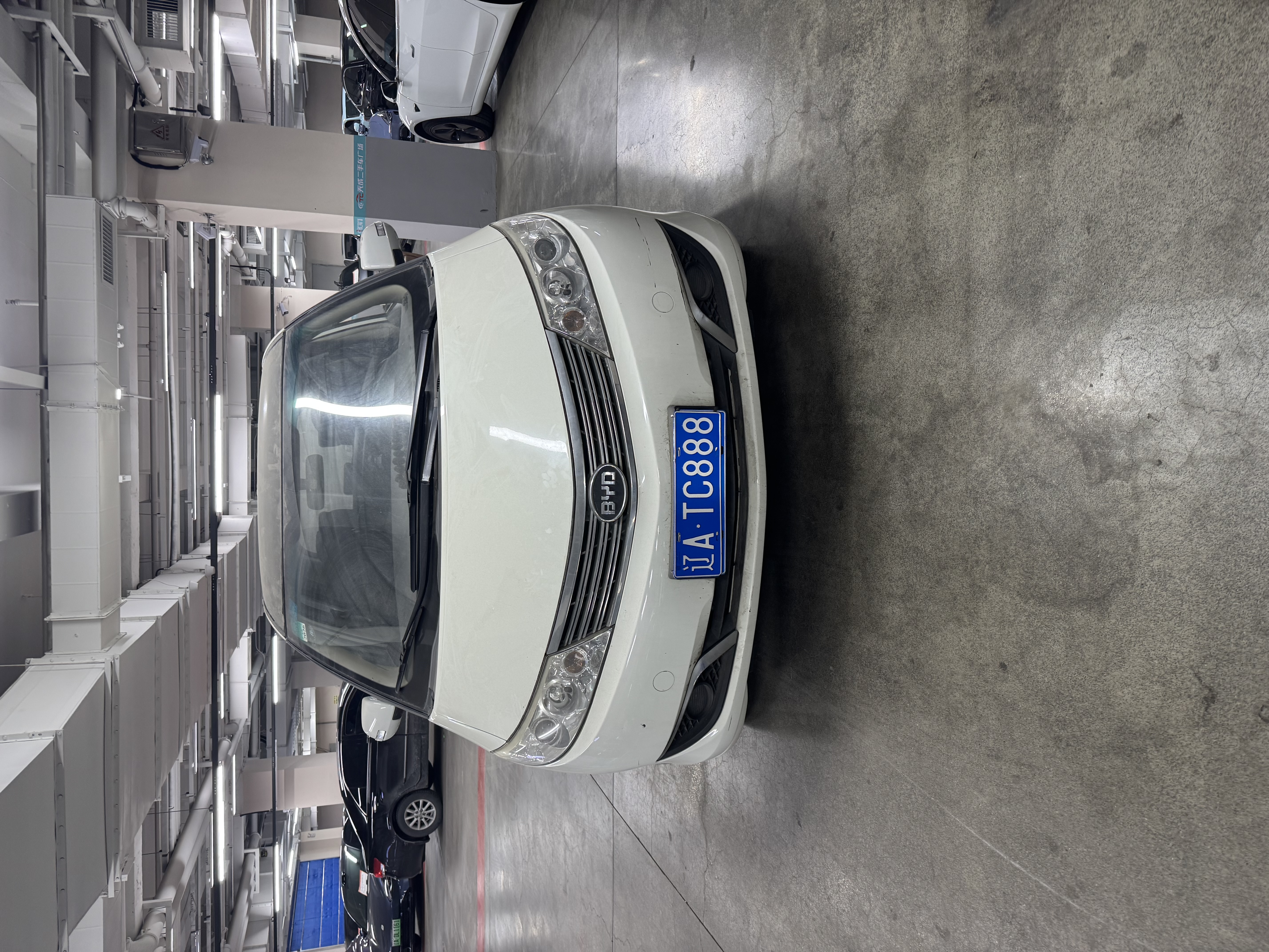 BYD M6 2014 car image 