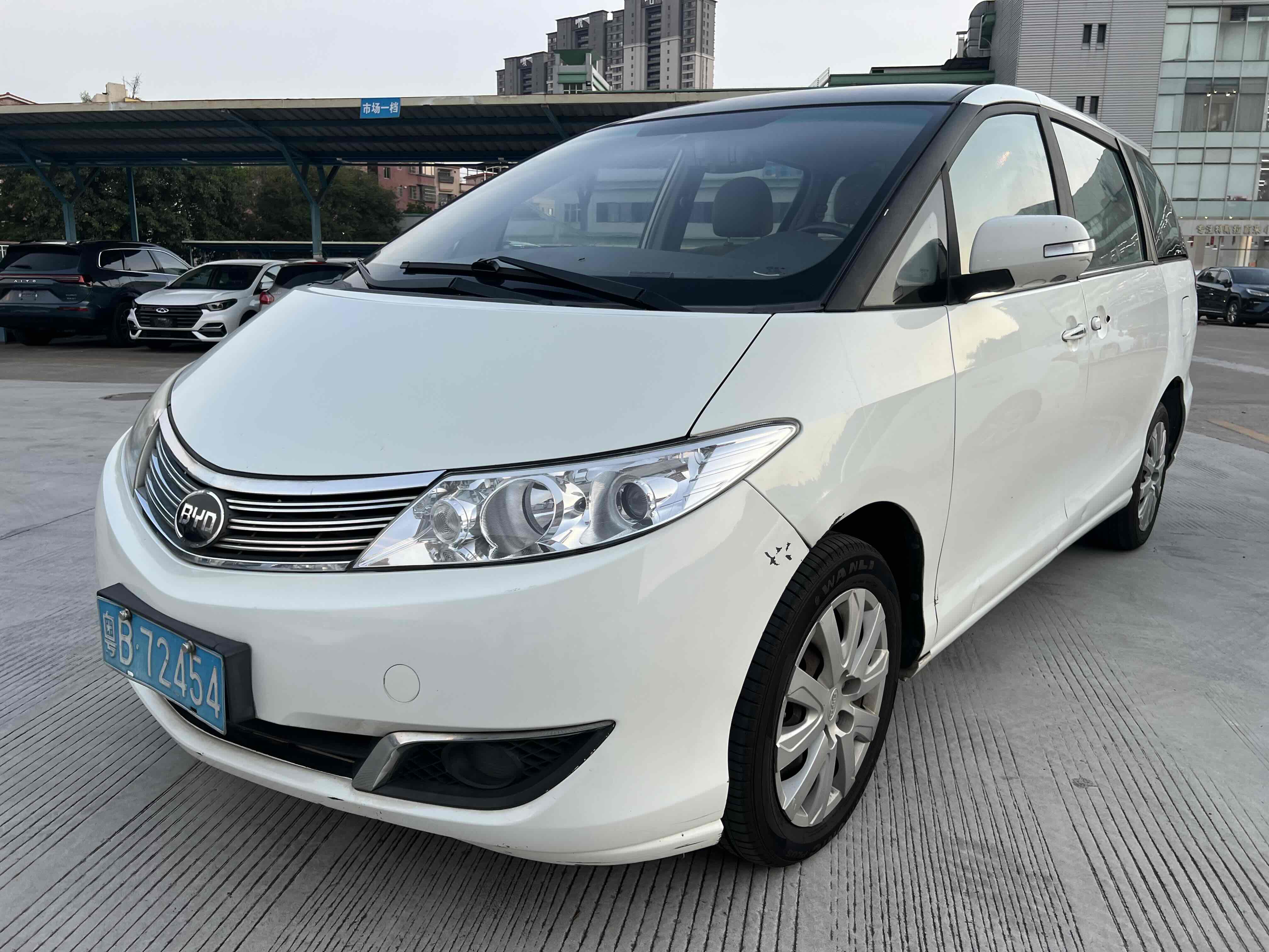 BYD M6 2014 car image 