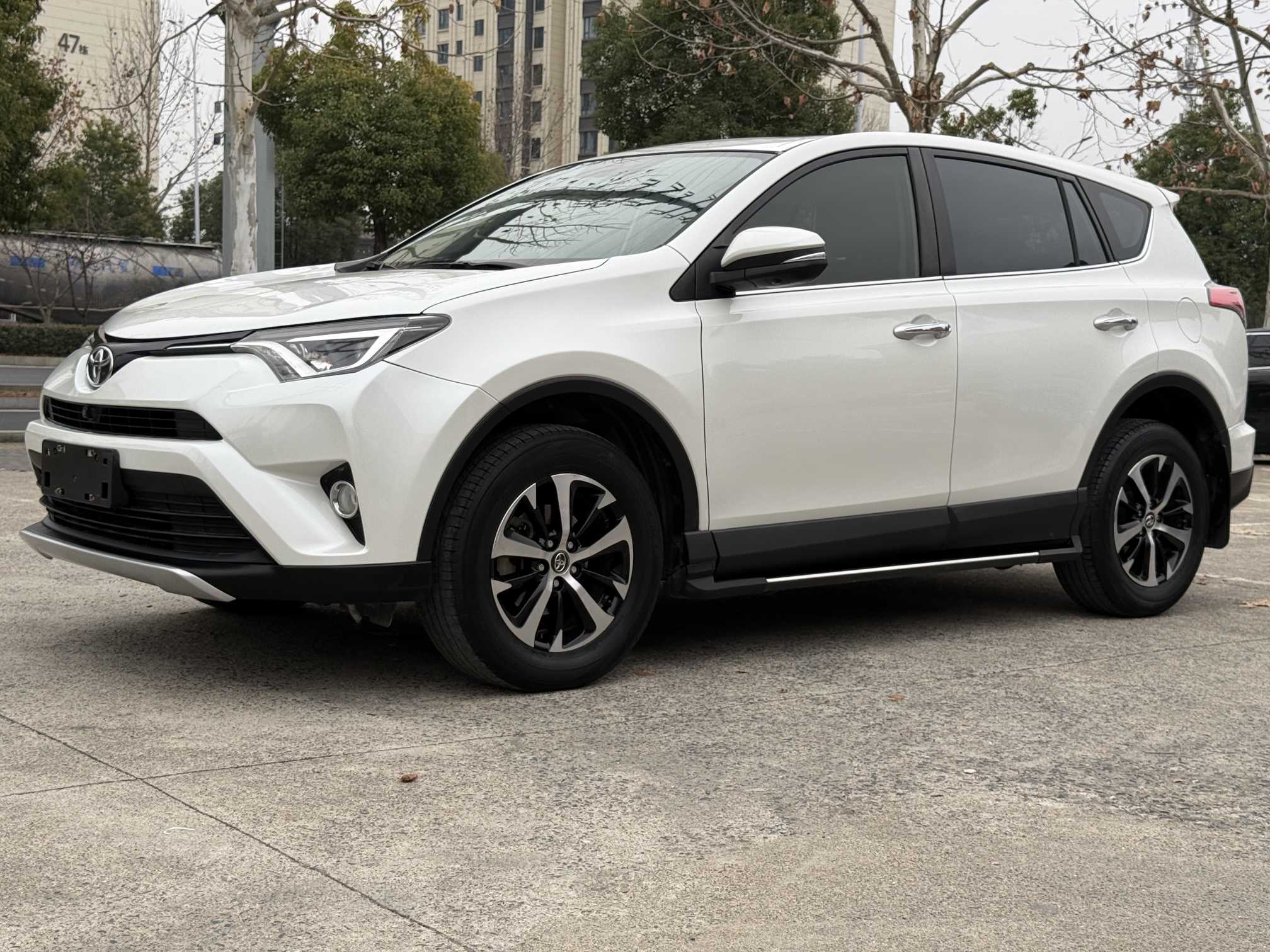 Toyota RAV4 2016 car image 