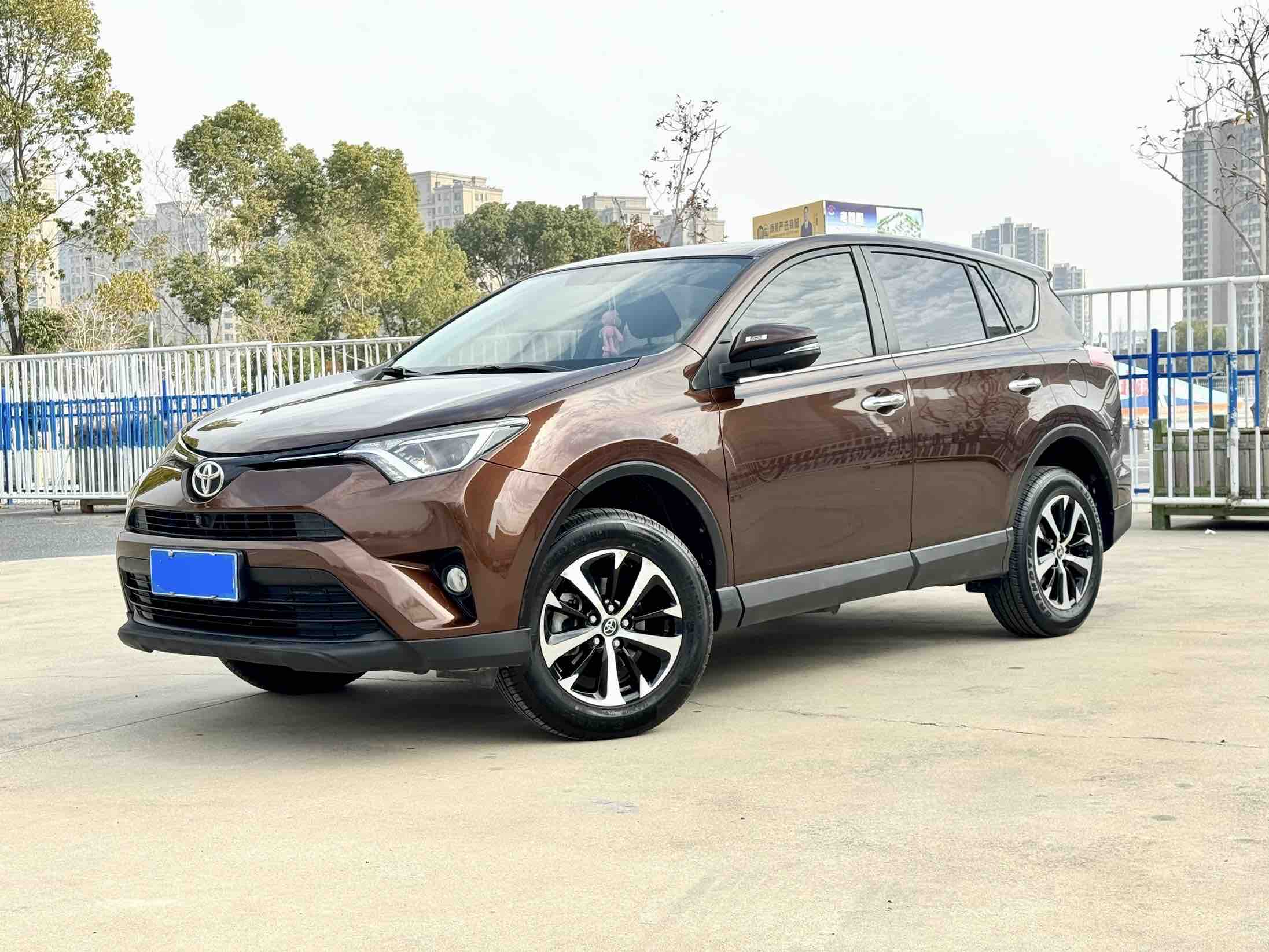 Toyota RAV4 2017 Toyota RAV4 2017 immagine di auto